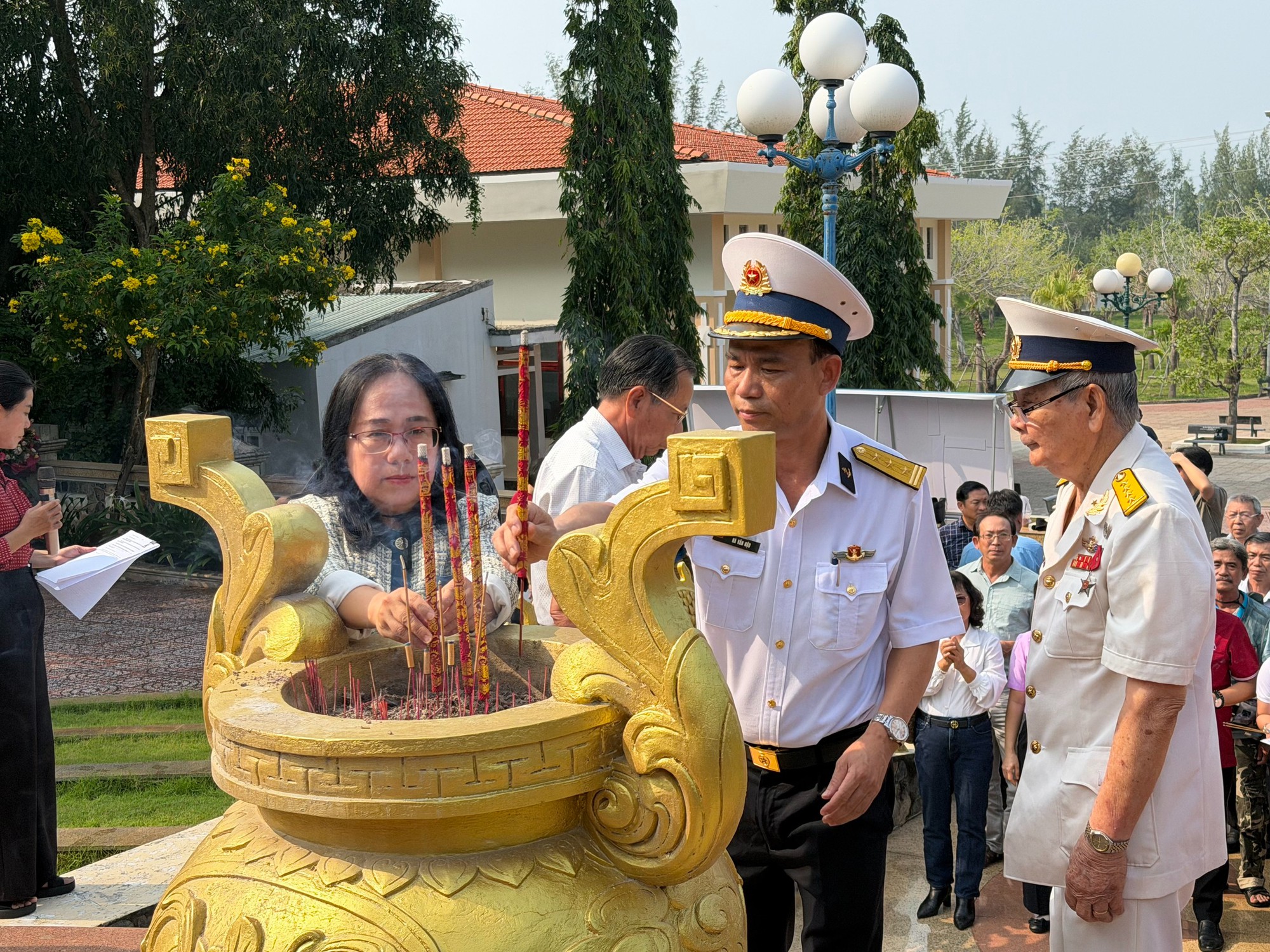 TP.HCM ‘đặt hàng’ văn nghệ sĩ kể chuyện lịch sử bằng nghệ thuật - Ảnh 8.