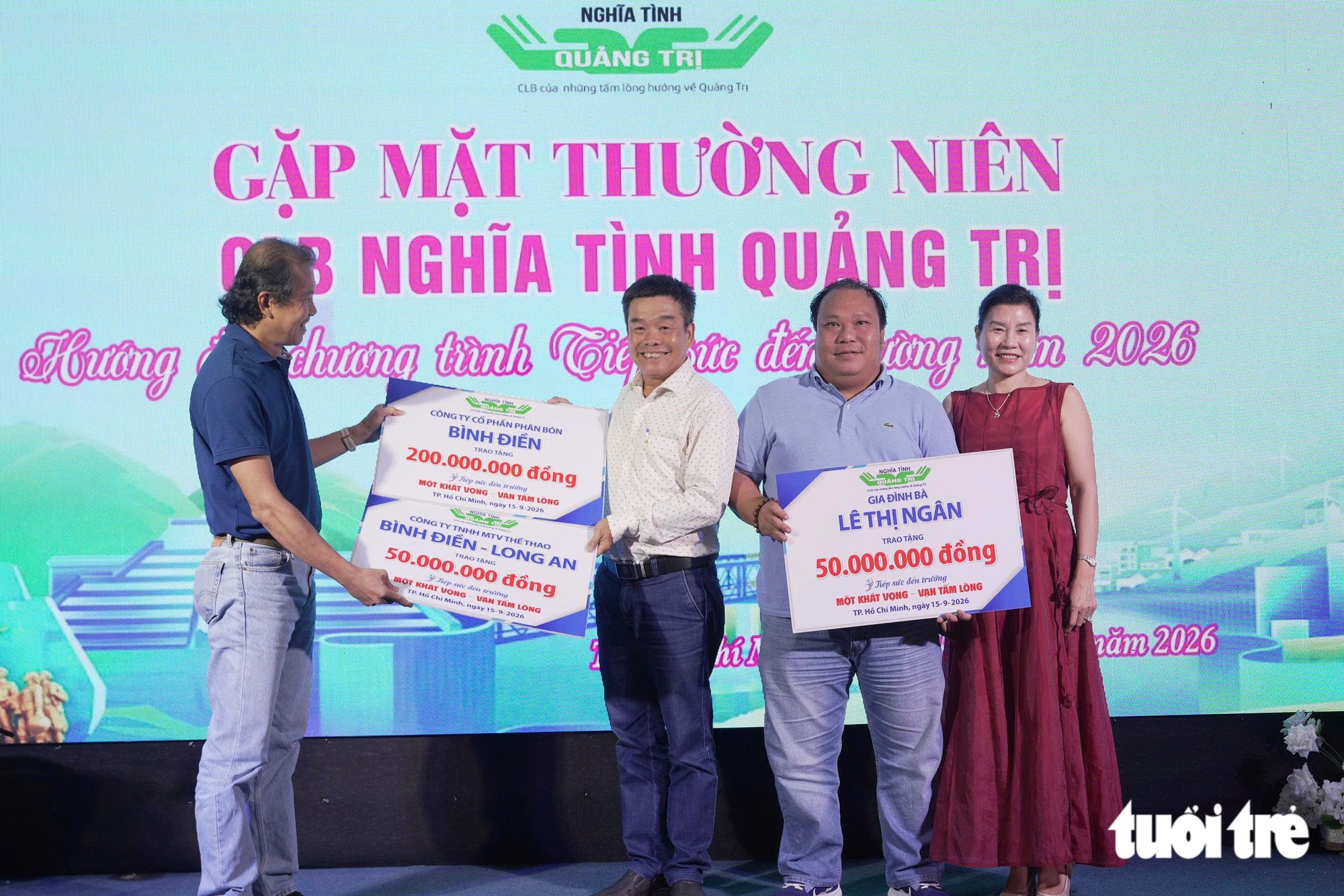 'Những người con Quảng Trị' tiếp sức SV nghèo 2,2 tỉ đồng: Chúng tôi nhận lại sức mạnh! - Ảnh 8.
