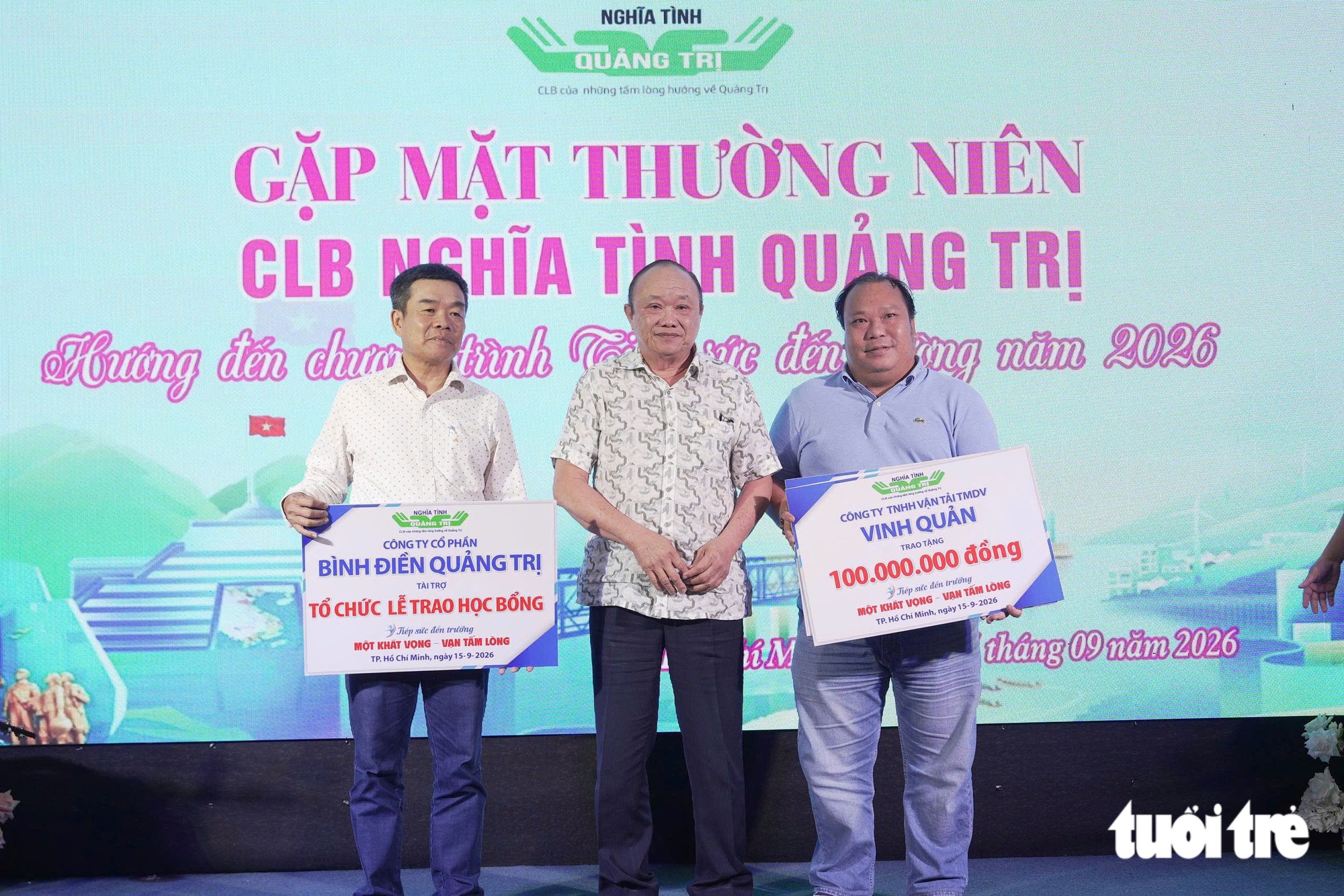 'Những người con Quảng Trị' tiếp sức SV nghèo 2,2 tỉ đồng: Chúng tôi nhận lại sức mạnh! - Ảnh 11.