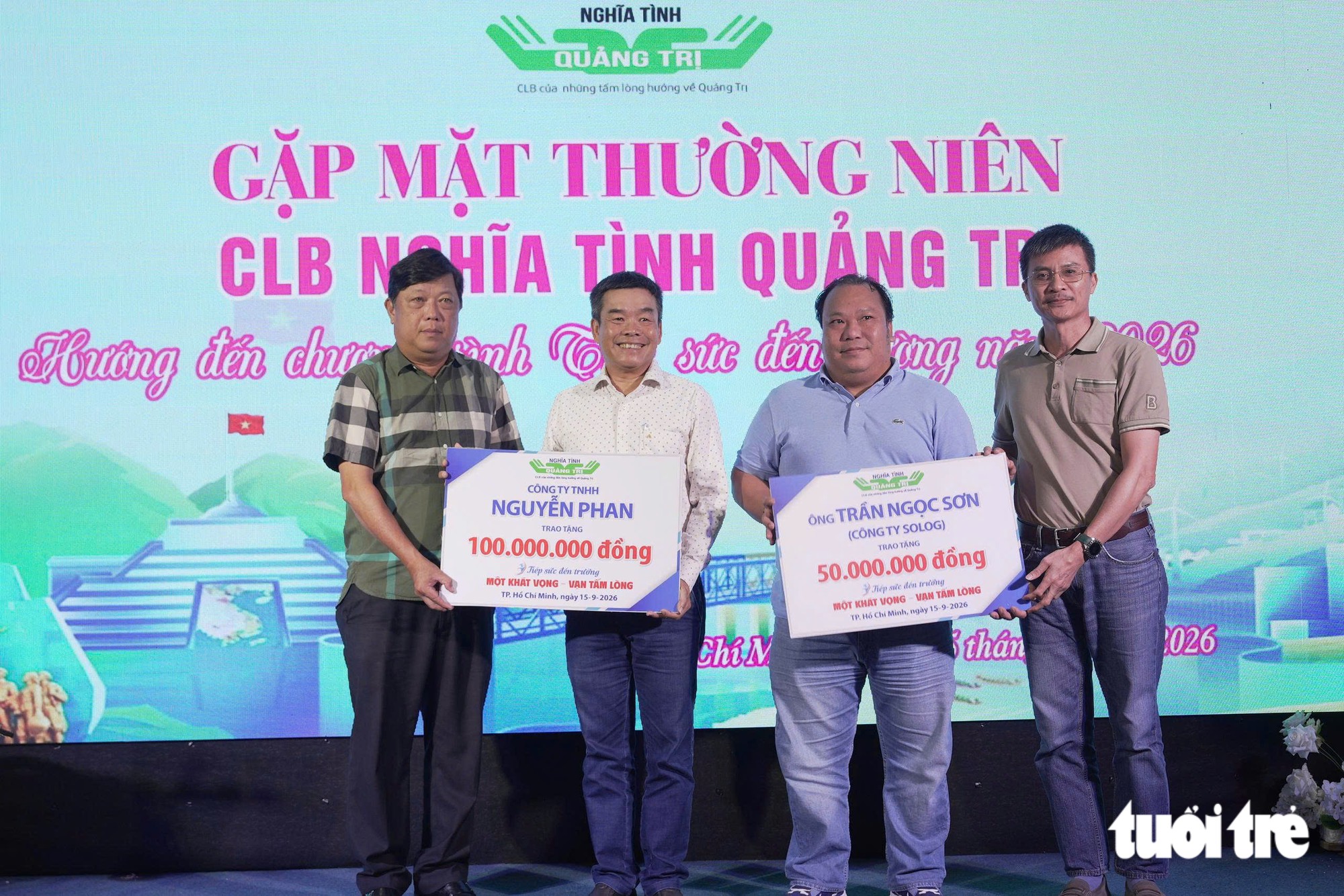 'Những người con Quảng Trị' tiếp sức SV nghèo 2,2 tỉ đồng: Chúng tôi nhận lại sức mạnh! - Ảnh 14.