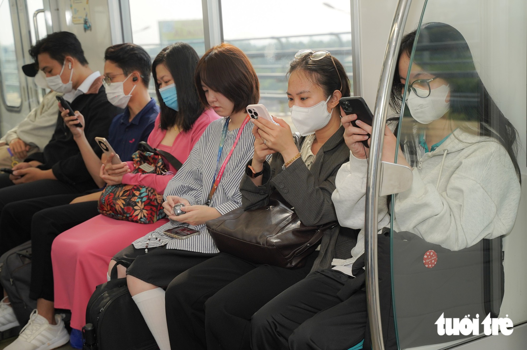 Nhiều sinh viên TP.HCM chọn metro đi học: Tiện lợi, an toàn lại tiết kiệm ví tiền - Ảnh 8.