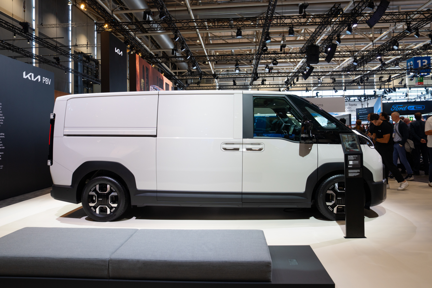 Xe điện mới cạnh tranh Ford Transit:  - Ảnh 5.