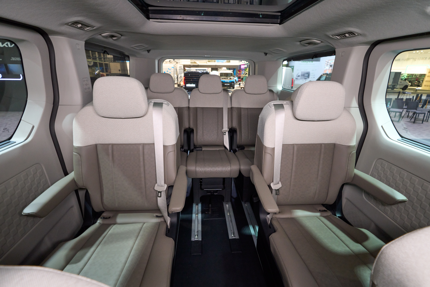 Xe điện mới cạnh tranh Ford Transit:  - Ảnh 16.