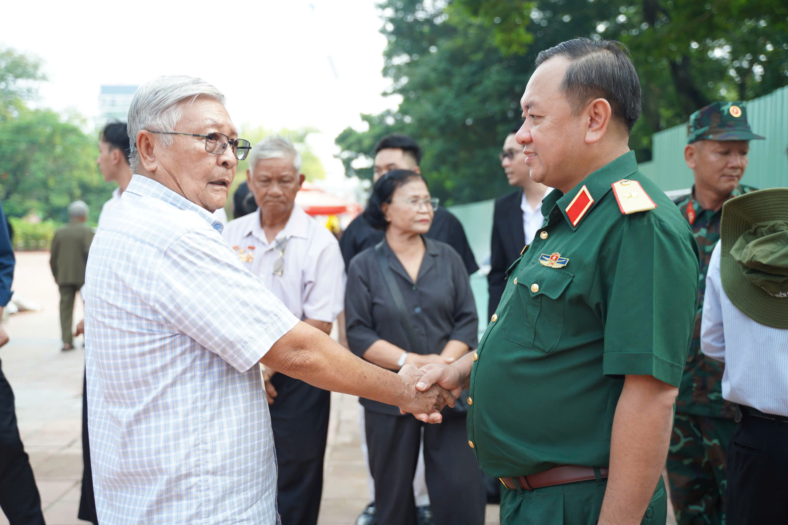 Tổ chức lễ truy điệu liệt sĩ ở công viên Lê Thị Riêng vào tháng 10 - Ảnh 2.