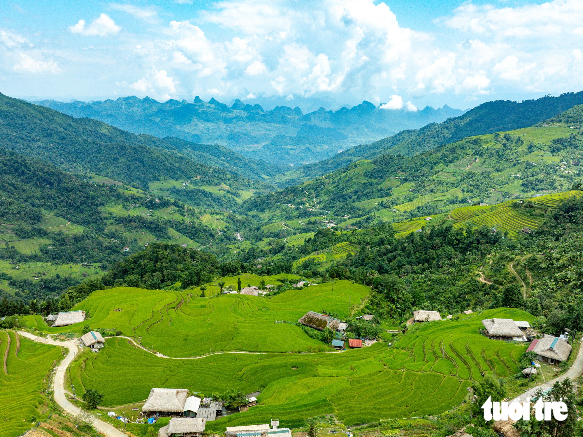 Vượt núi băng rừng ngắm ruộng bậc thang trên ‘nóc nhà Đông Bắc’ - Ảnh 4.