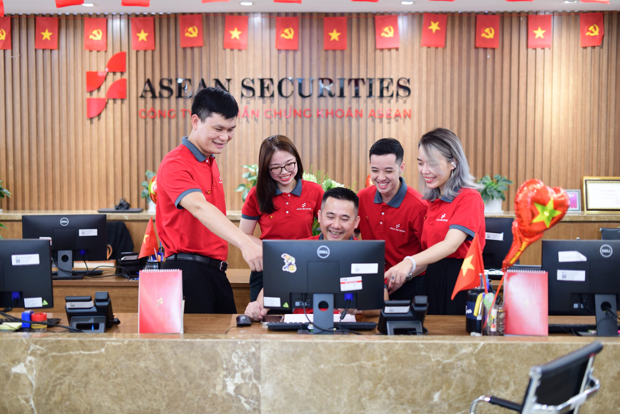 Chứng khoán ASEAN bán sạch gần 11,6 triệu cổ phiếu Hapro - Ảnh 1.