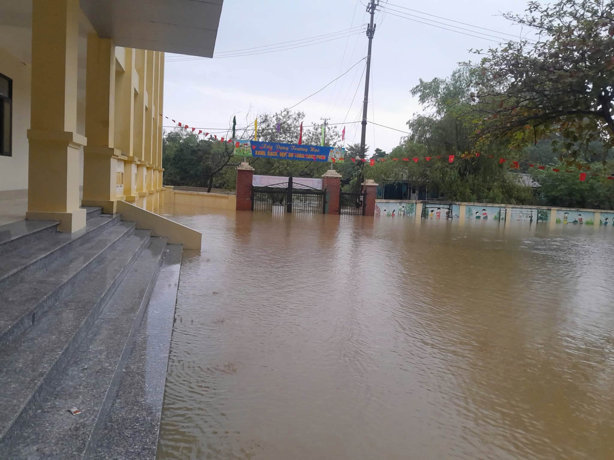 Lũ trên sông ở Thanh Hóa, Ninh Bình đang lên, miền Bắc còn mưa lớn đêm nay - Ảnh 2.