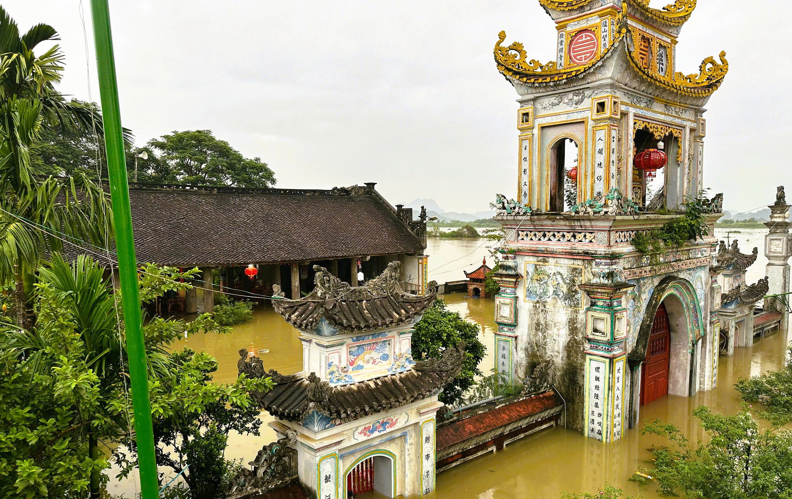 Nước sông Hoàng Long đạt đỉnh, sông Đáy tiếp tục lên, cảnh báo ngập lụt trên diện rộng - Ảnh 3.