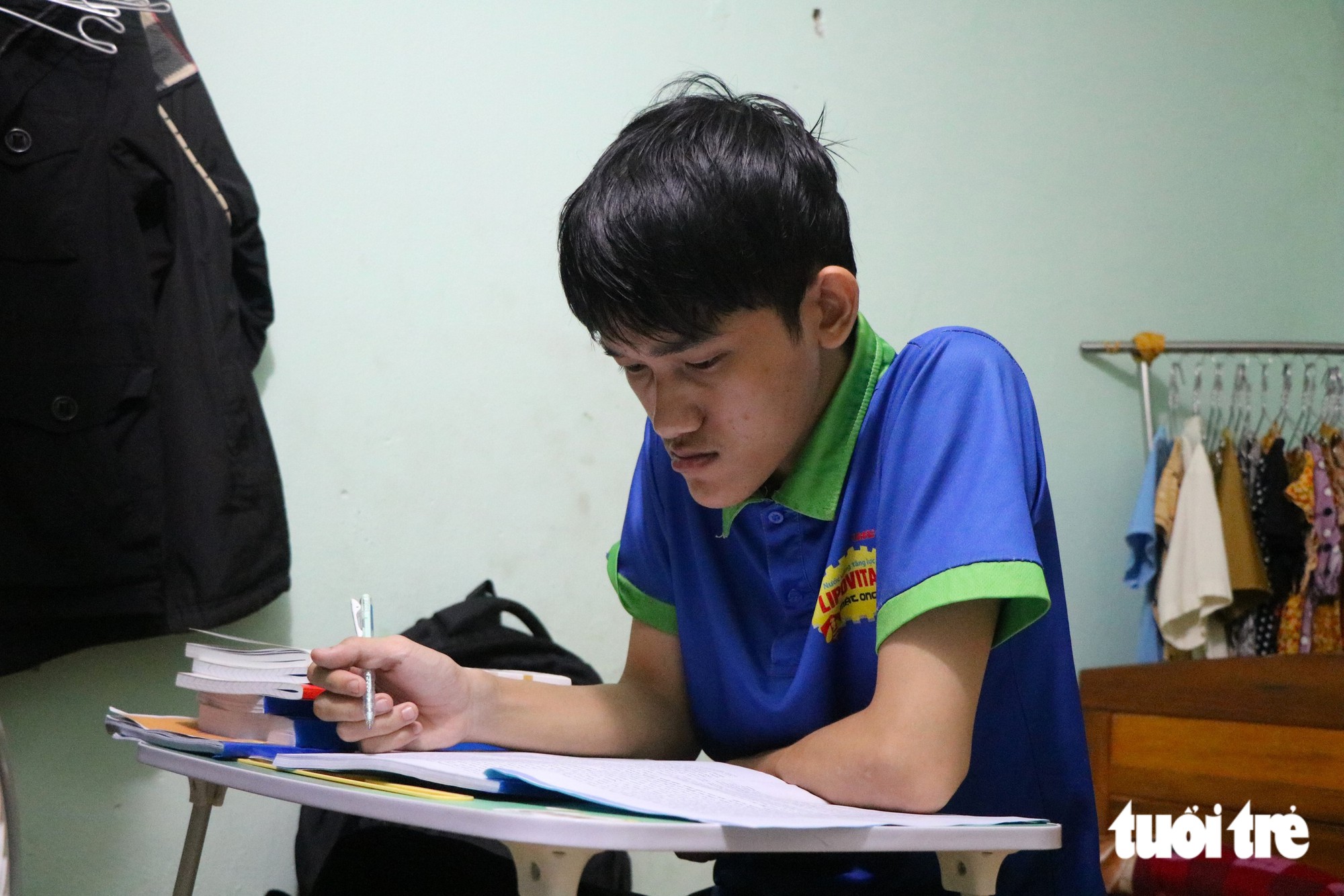 Mồ côi cha, không nhà ở, mượn dì 16 triệu học phí, chàng trai làm cơ khí nuôi ước mơ Bách khoa - Ảnh 5.