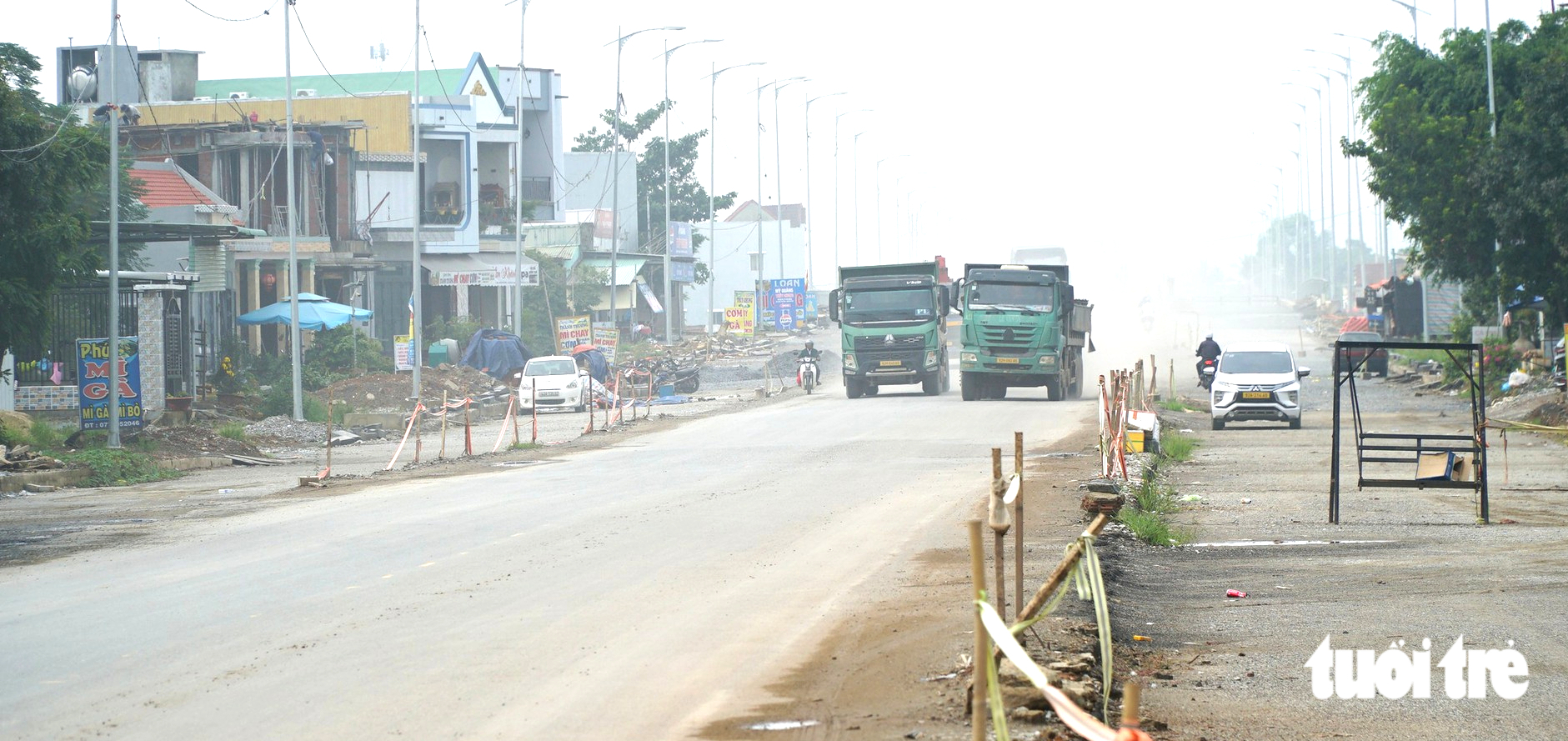 Quốc lộ 14B qua Đà Nẵng vẫn ngổn ngang, mịt mù dù sắp hết hạn bàn giao - Ảnh 2.