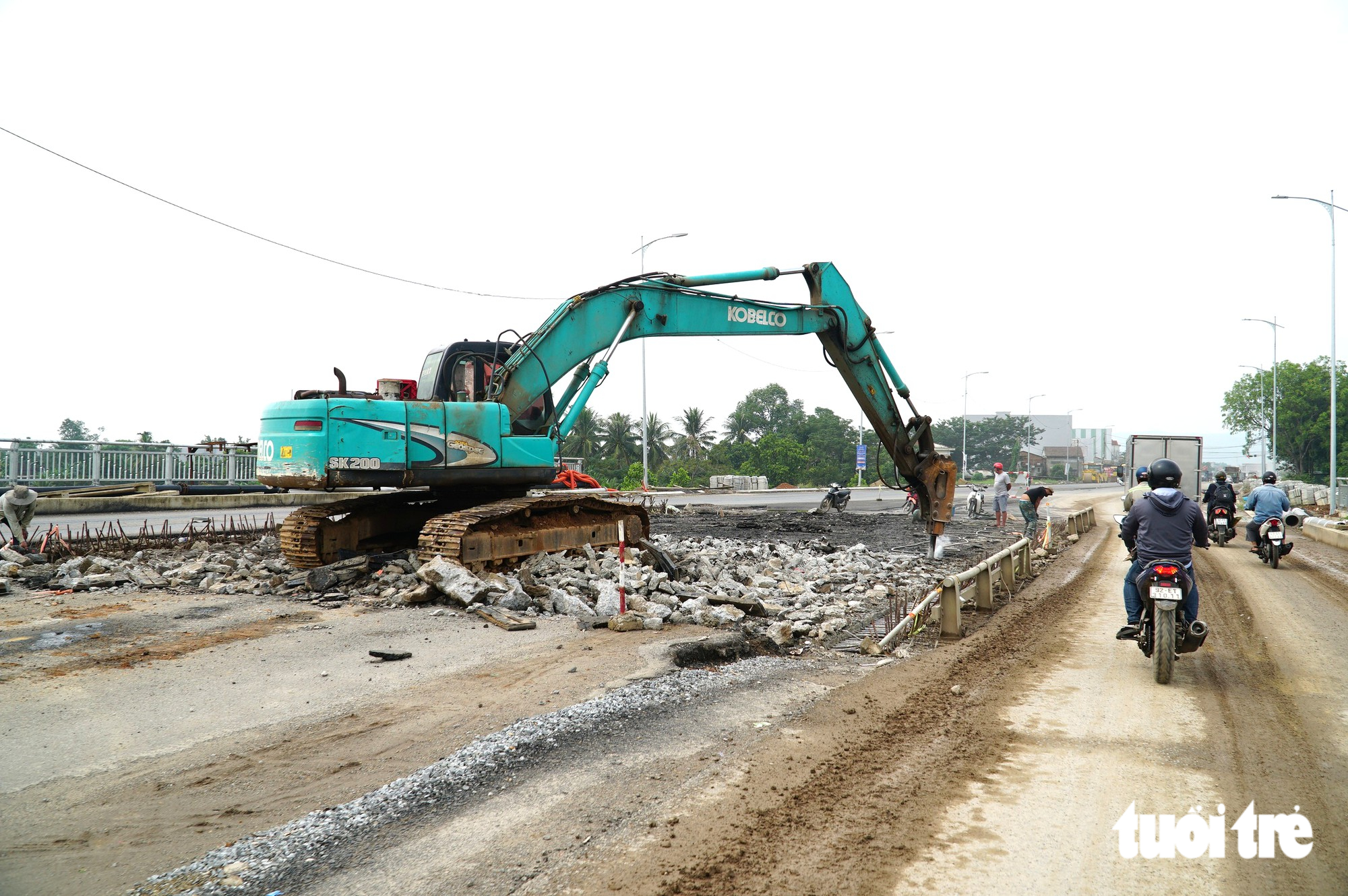Quốc lộ 14B qua Đà Nẵng vẫn ngổn ngang, mịt mù dù sắp hết hạn bàn giao - Ảnh 11.