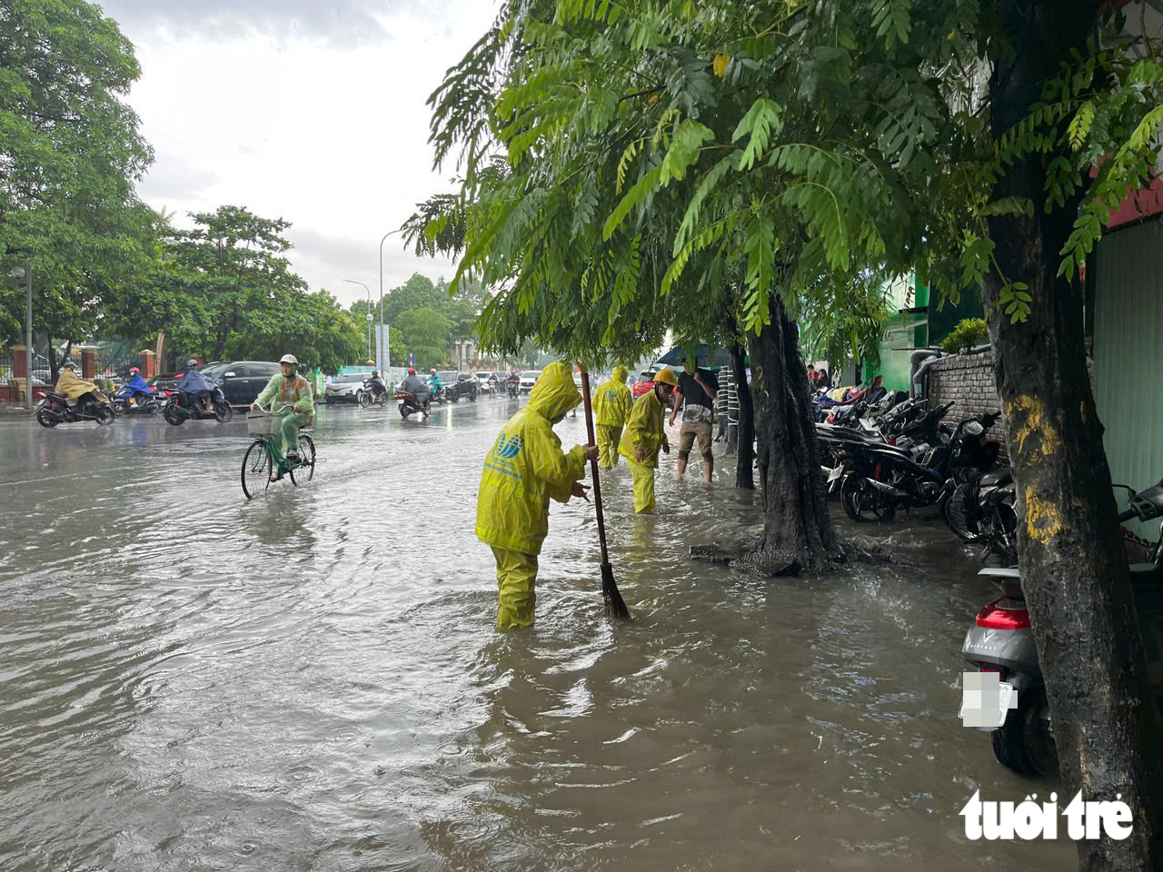 Mưa lớn trên 500mm, tới trưa 17-9, điểm nào tại Hà Nội đang bị ngập - Ảnh 3.