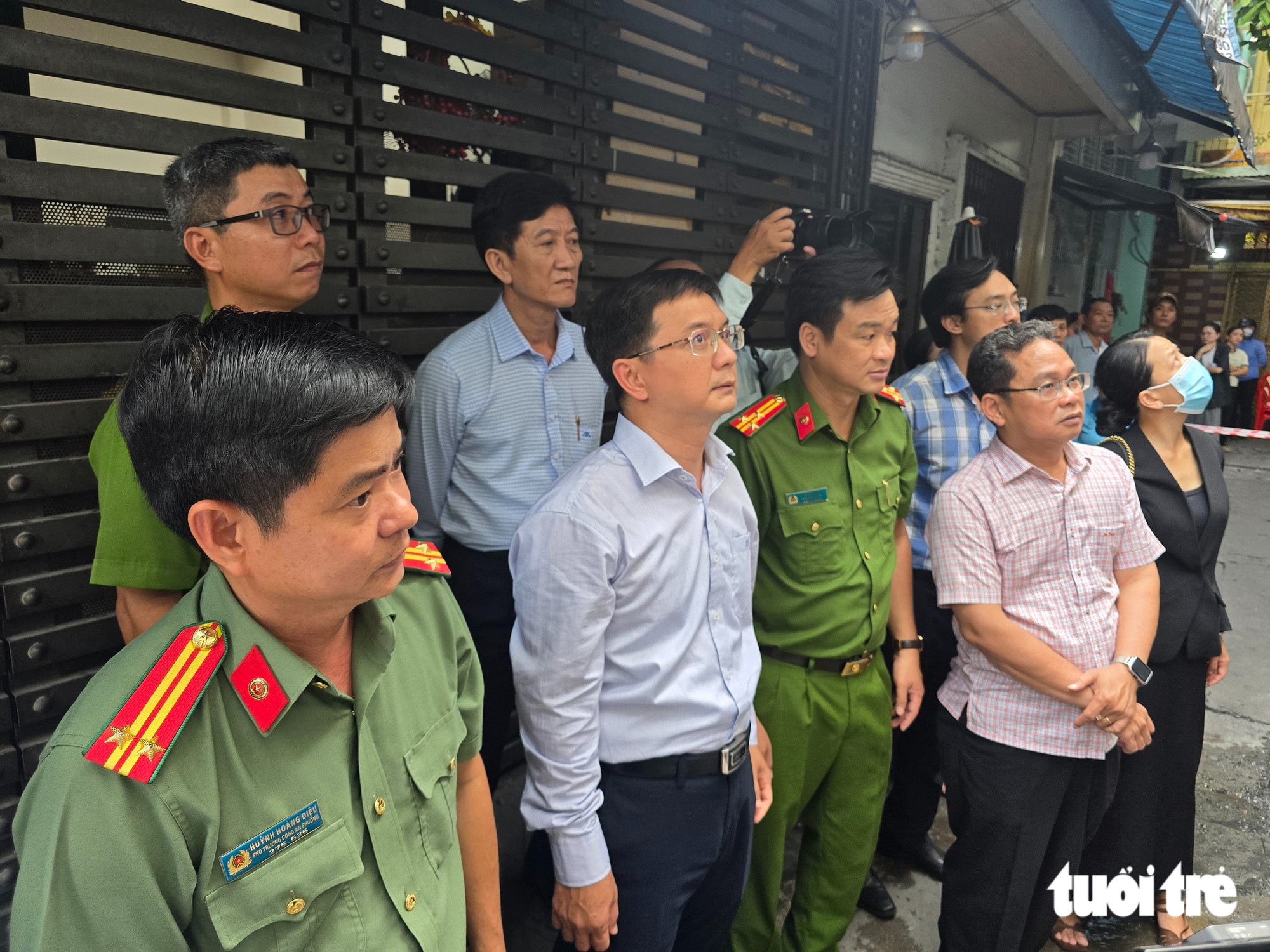 Phó chủ tịch Nguyễn Mạnh Cường thăm hỏi 5 nạn nhân vụ cháy nhà ở phường Chợ Lớn - Ảnh 3.