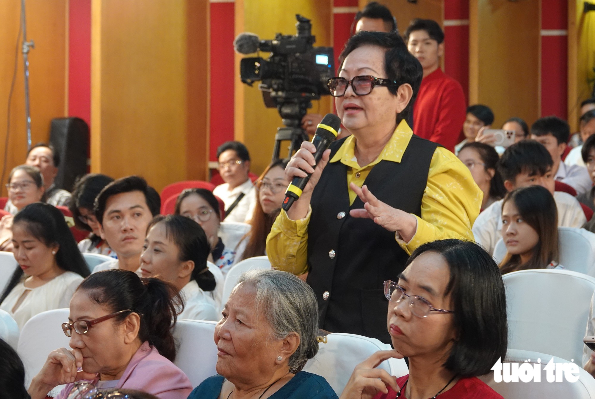 Hoa Hạ nhớ vị giám đốc ‘chịu chơi’ để có cải lương hoành tráng Kim Vân Kiều, Chiếc áo thiên nga - Ảnh 3.