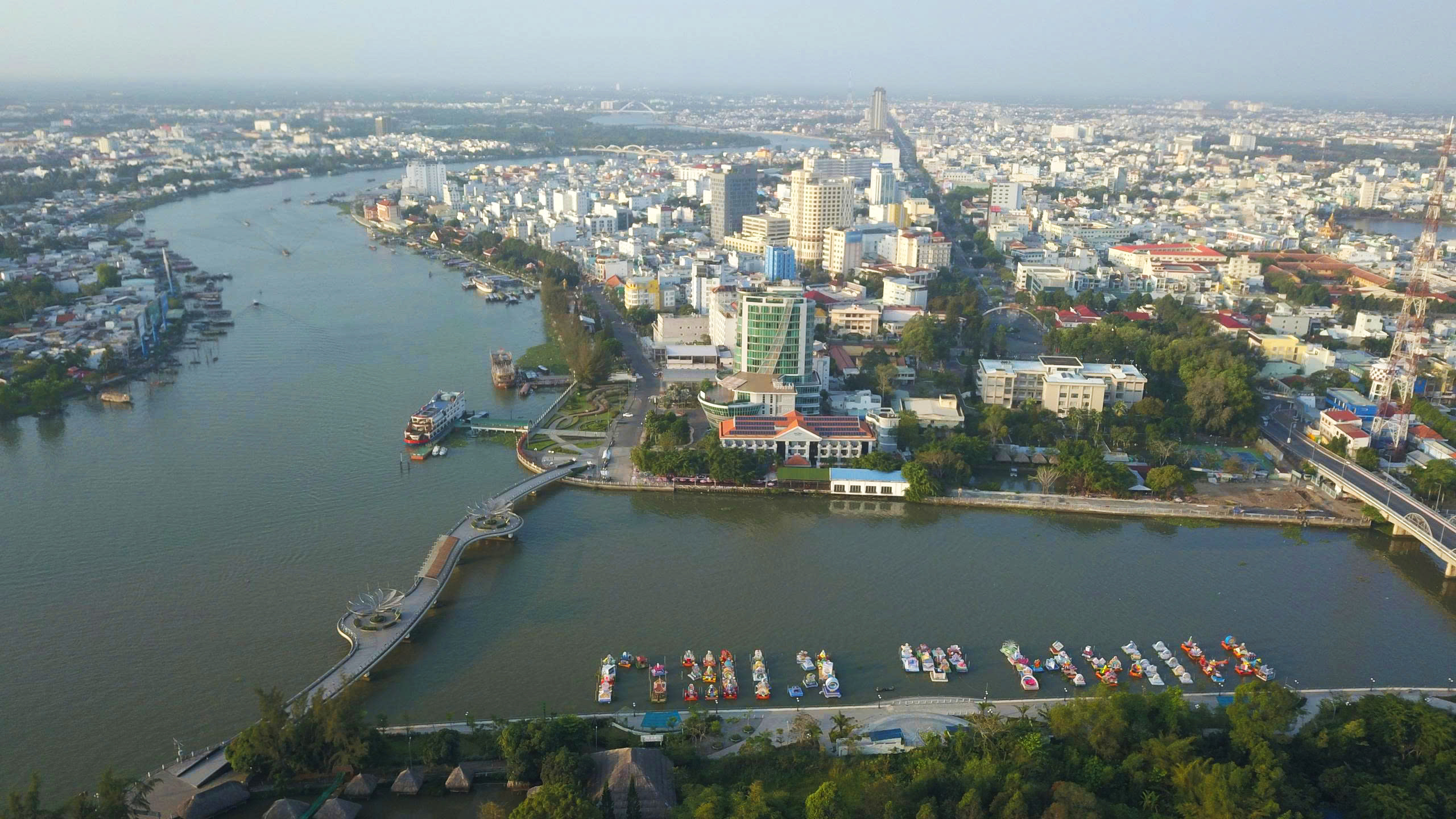 Chuyển mạnh tư duy ‘quản lý’ sang ‘phục vụ’, đưa Cần Thơ trở thành thành phố đáng sống - Ảnh 2.
