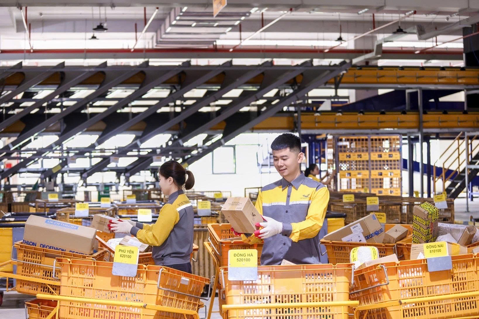 Hơn 4 tỉ bưu gửi, bưu chính phải thay đổi cách quản lý - Ảnh 2.