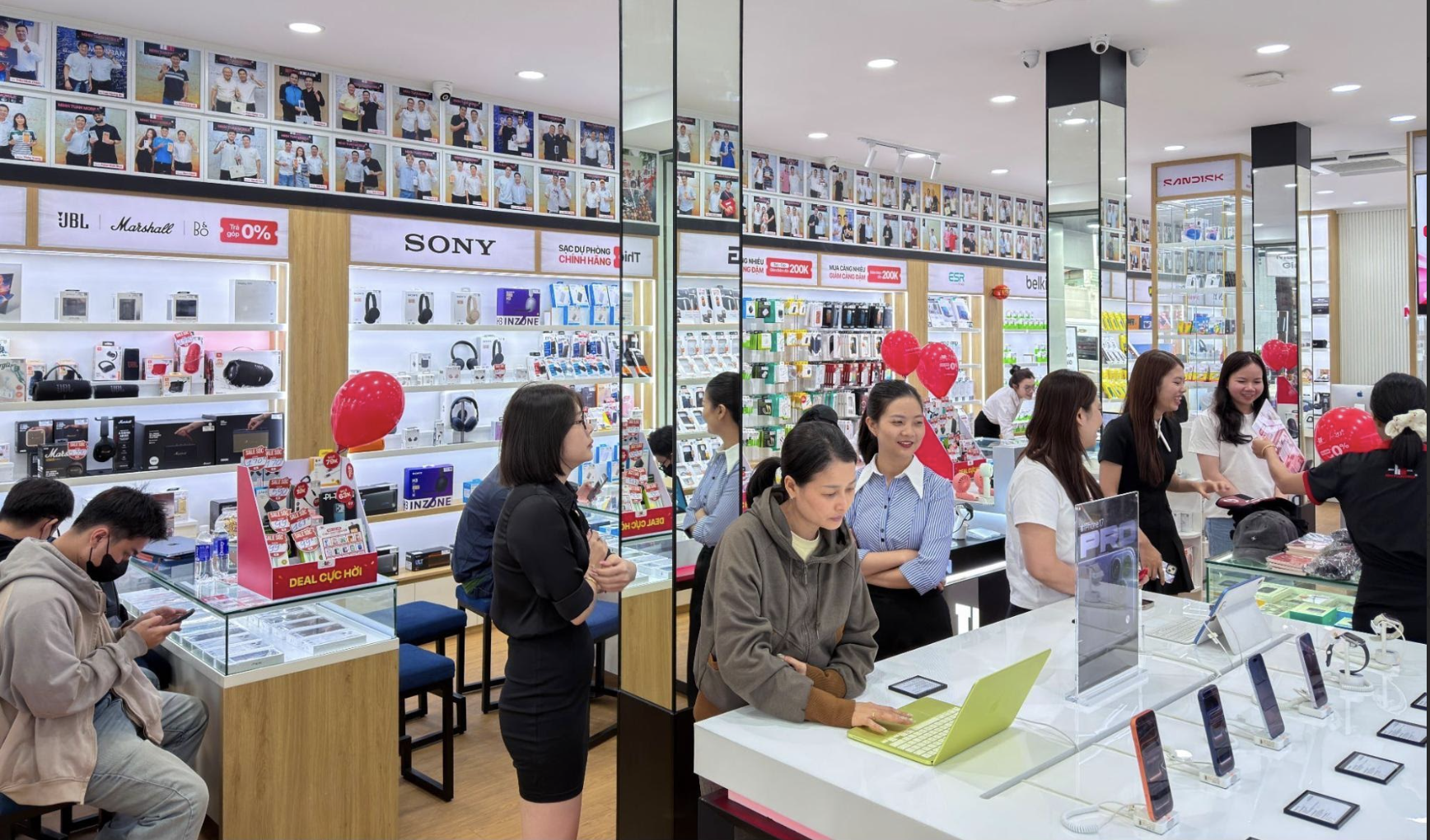 Nhà bán lẻ tất bật trước giờ G mở bán iPhone 18 tại Việt Nam - Ảnh 1.