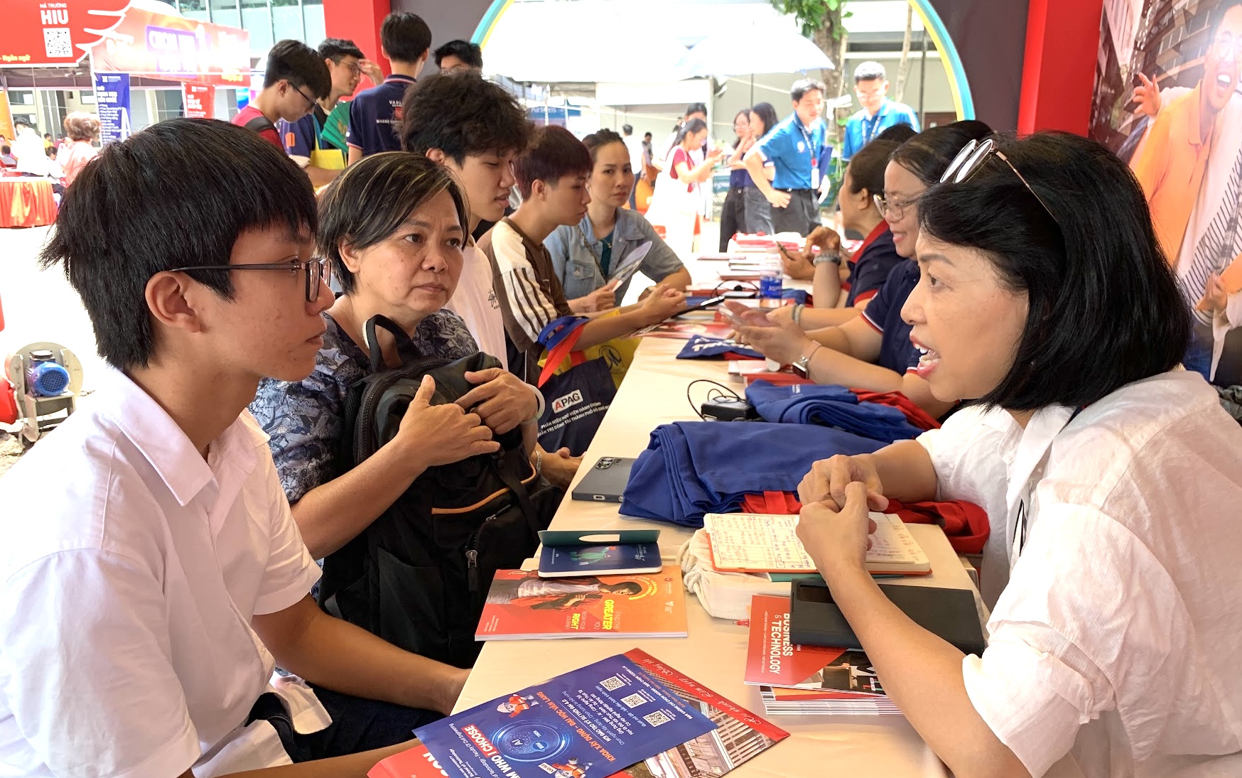 Tuyển sinh đại học 2027: dự kiến giảm còn 3 phương thức xét tuyển - Ảnh 1.