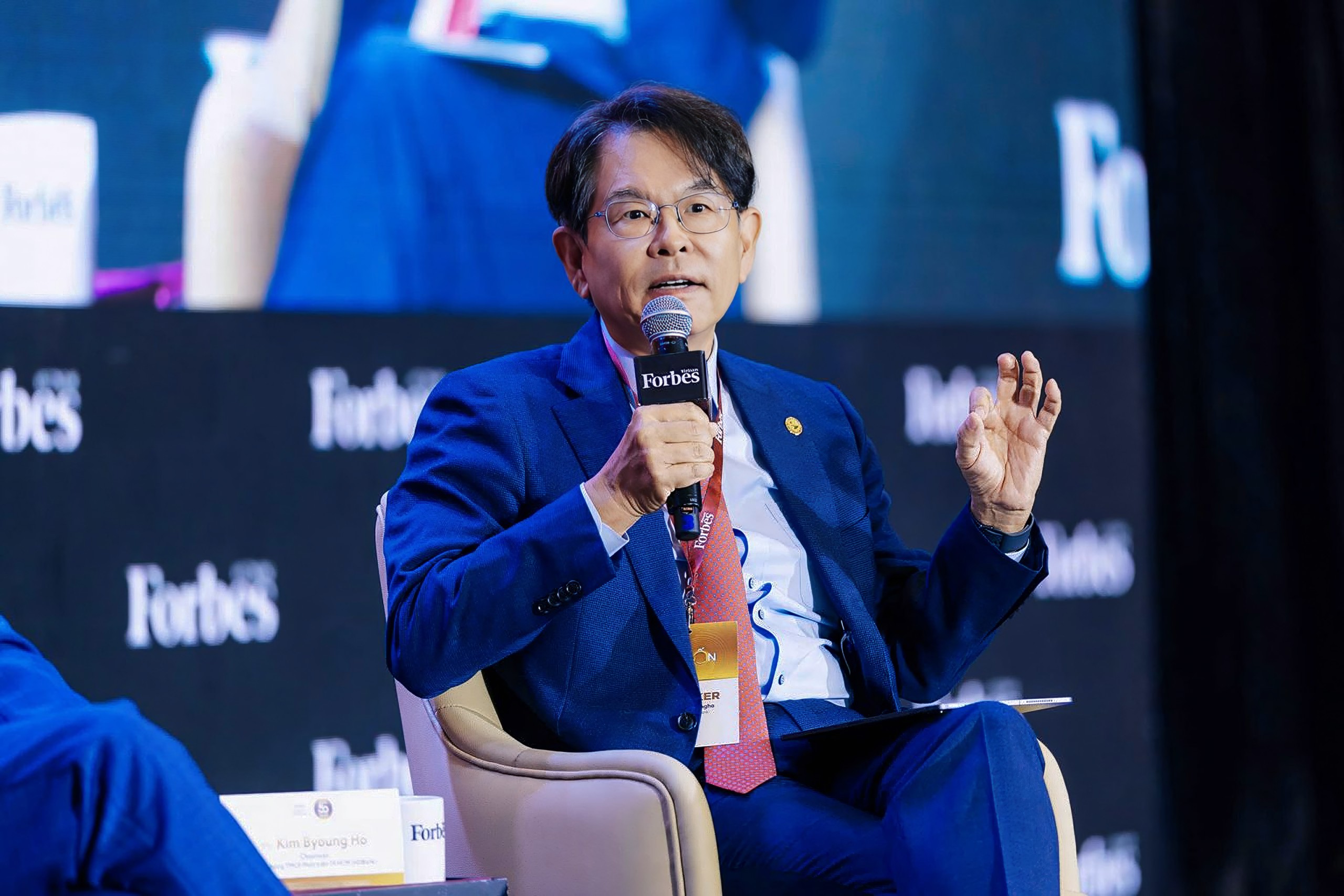 HDBank tiếp tục vào top 50 Forbes Việt Nam trong bước chuyển của thị trường vốn - Ảnh 2.