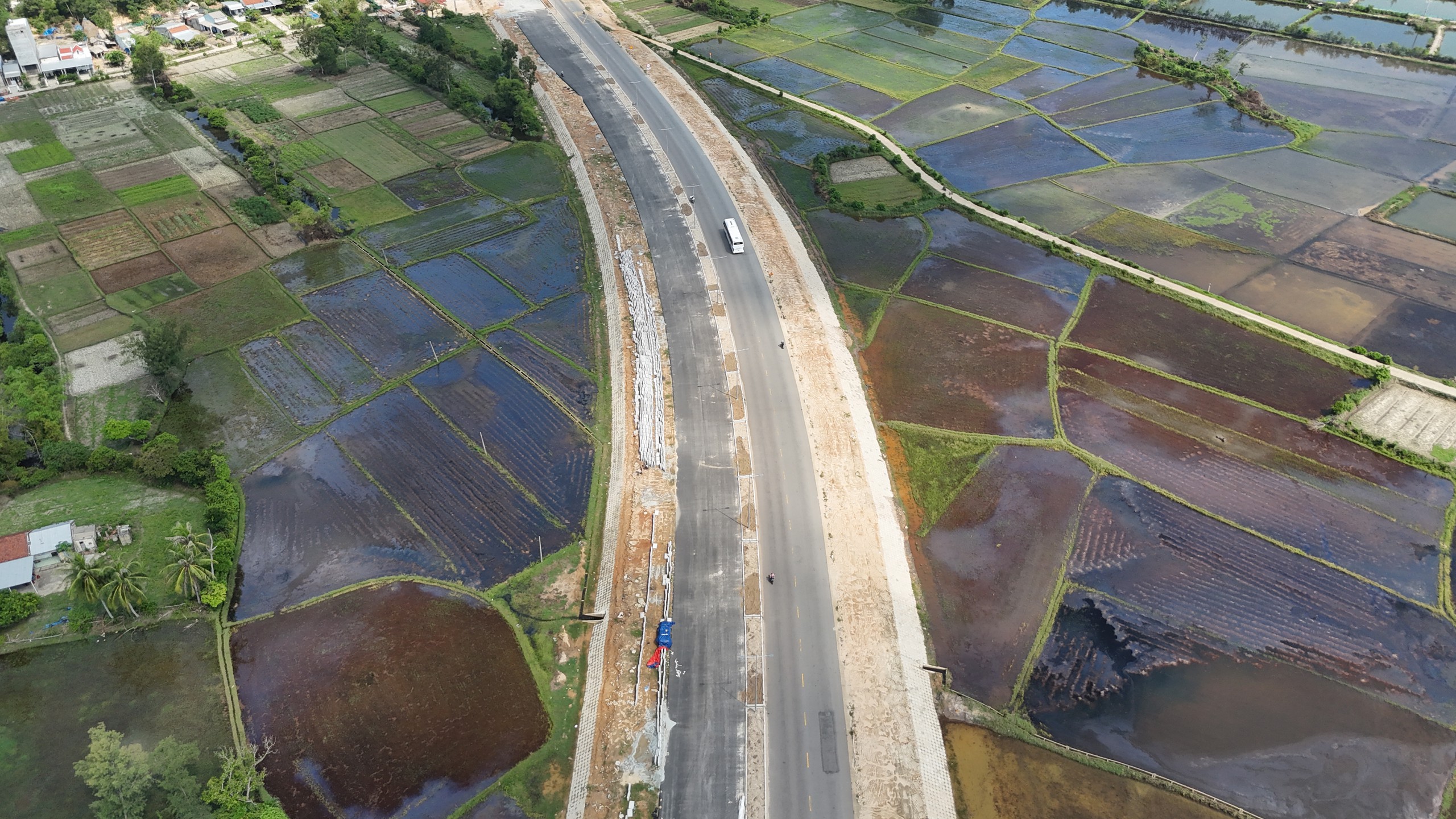 Diện mạo đường ngàn tỉ kết nối 2 sân bay Đà Nẵng - Chu Lai - Ảnh 11.
