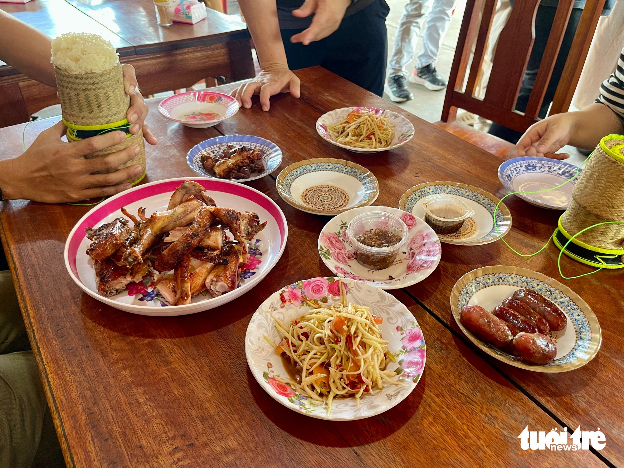 One day, three countries: A road journey from Vietnam to northeastern Thailand - Ảnh 5.
