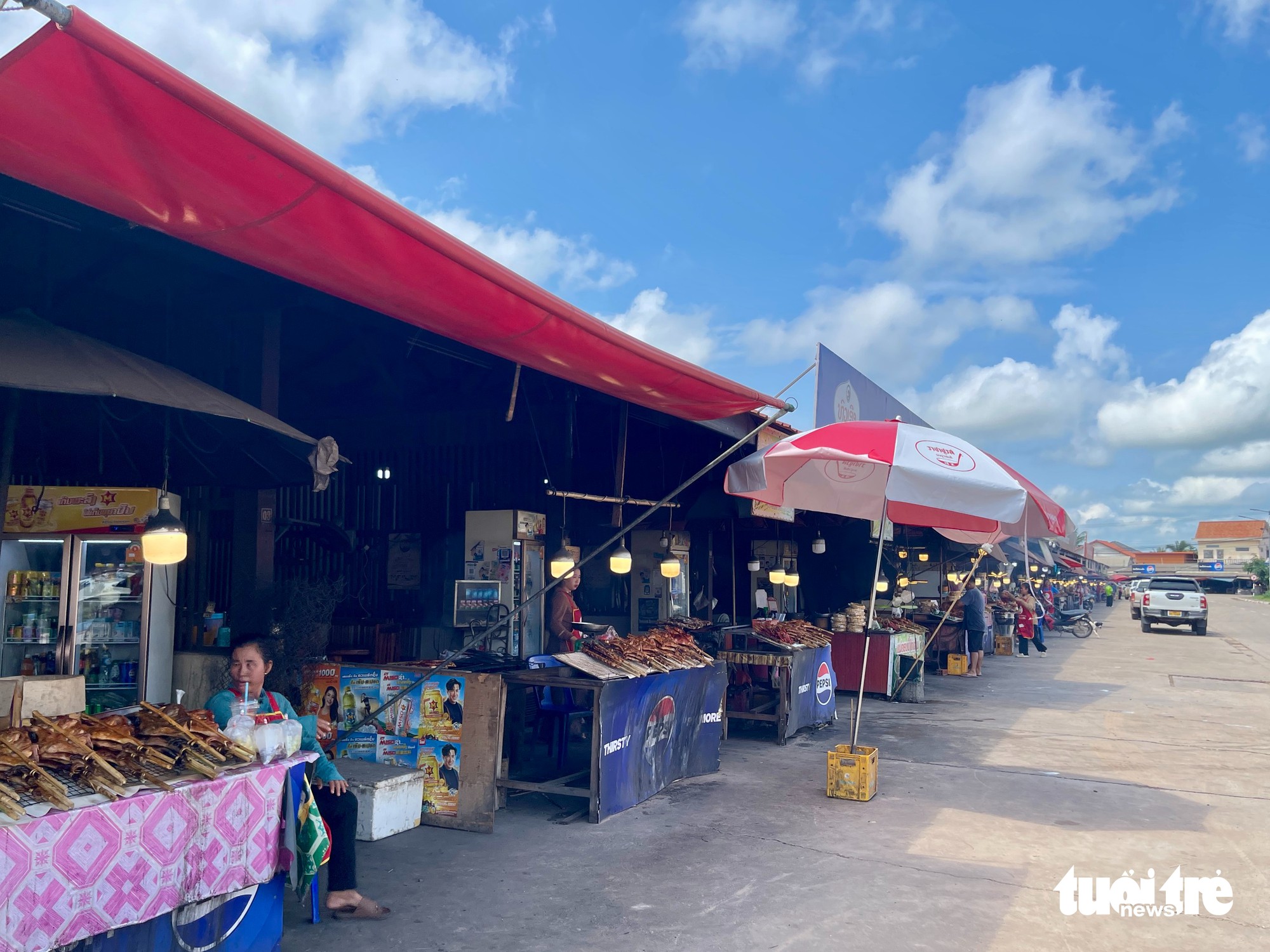One day, three countries: A road journey from Vietnam to northeastern Thailand - Ảnh 6.