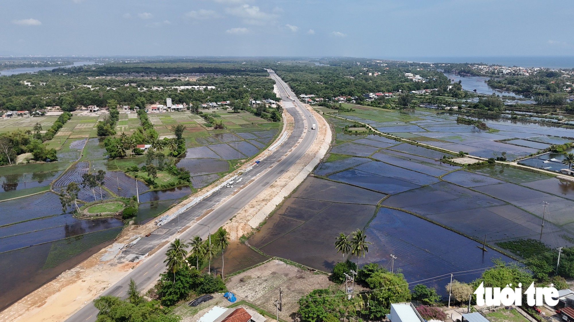 Diện mạo đường ngàn tỉ kết nối 2 sân bay Đà Nẵng - Chu Lai - Ảnh 1.