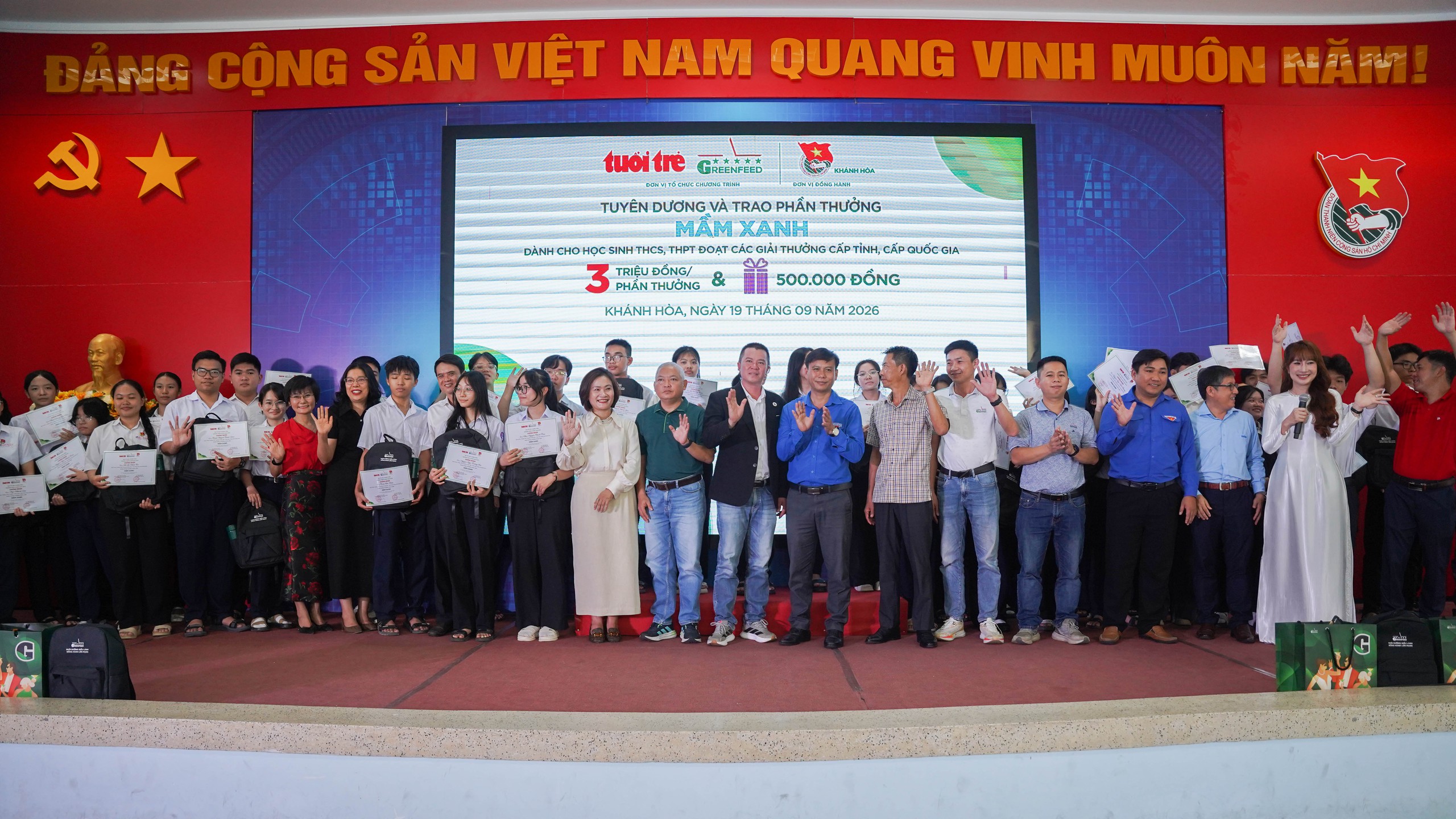 74 'mần xanh' Khánh Hòa được tiếp sức vững bước học tập - Ảnh 9.