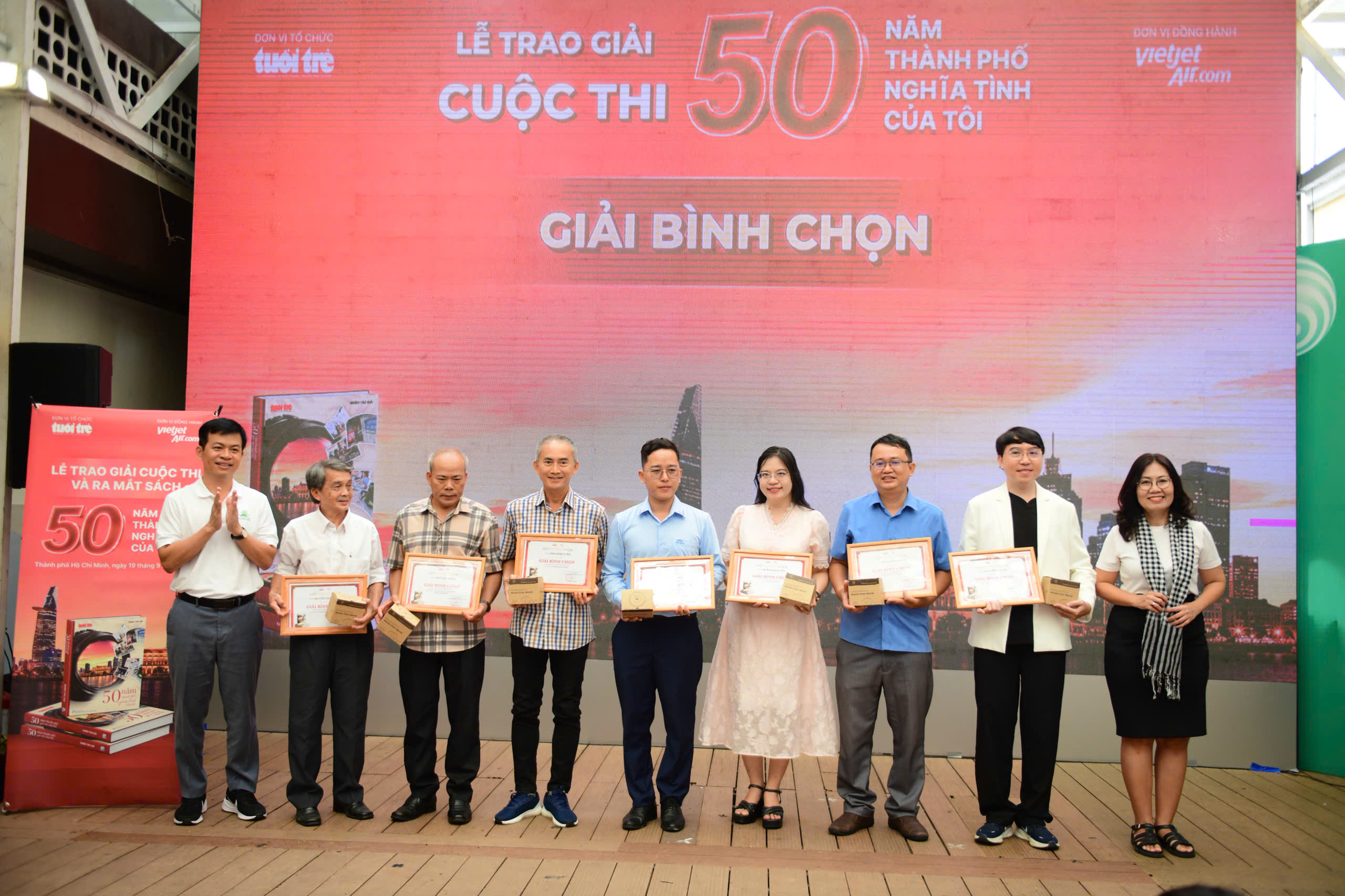 Trao giải và ra mắt sách 50 năm thành phố nghĩa tình của tôi: Câu chuyện ấy vẫn đang tiếp diễn - Ảnh 12.