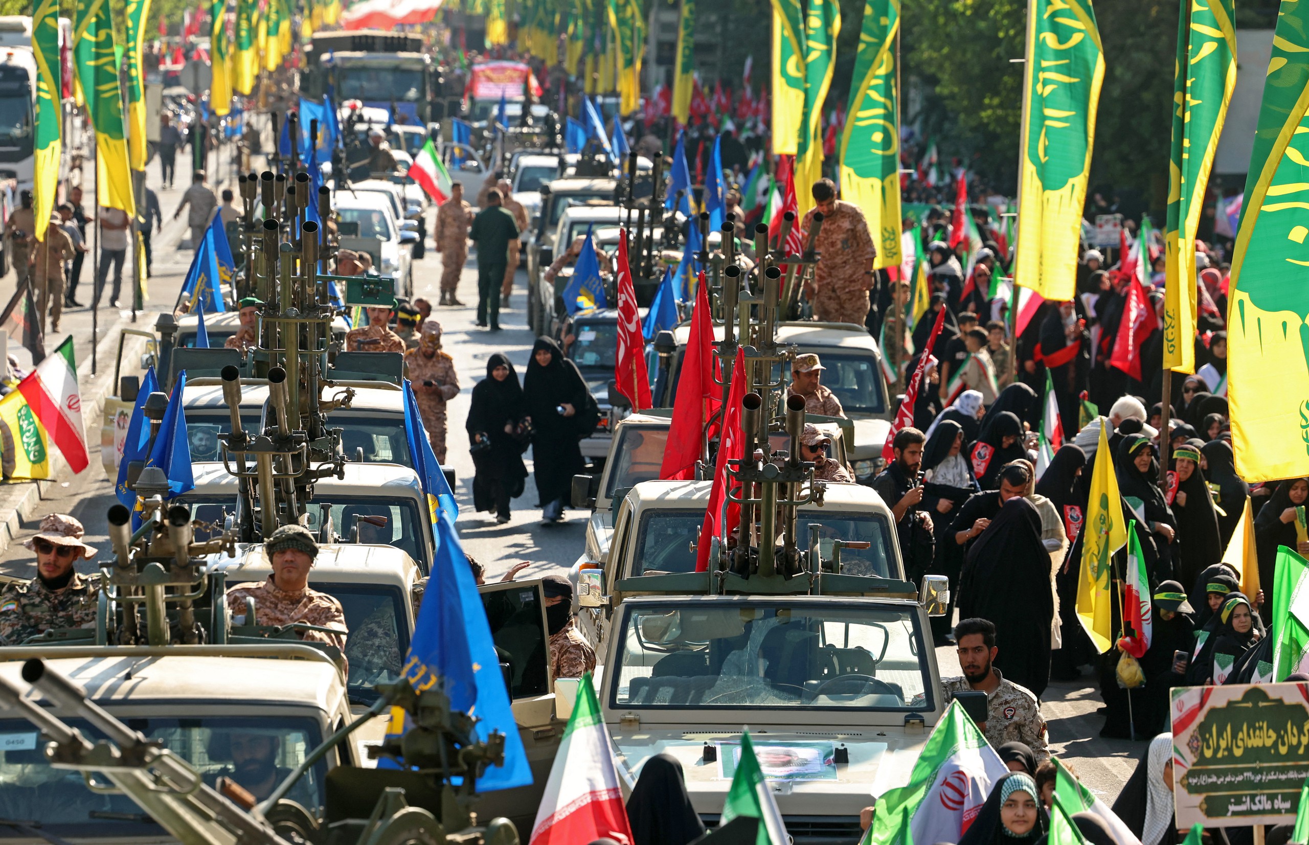 Hơn nửa triệu người đăng ký tình nguyện 'sẵn sàng hy sinh vì Iran' - Ảnh 1.
