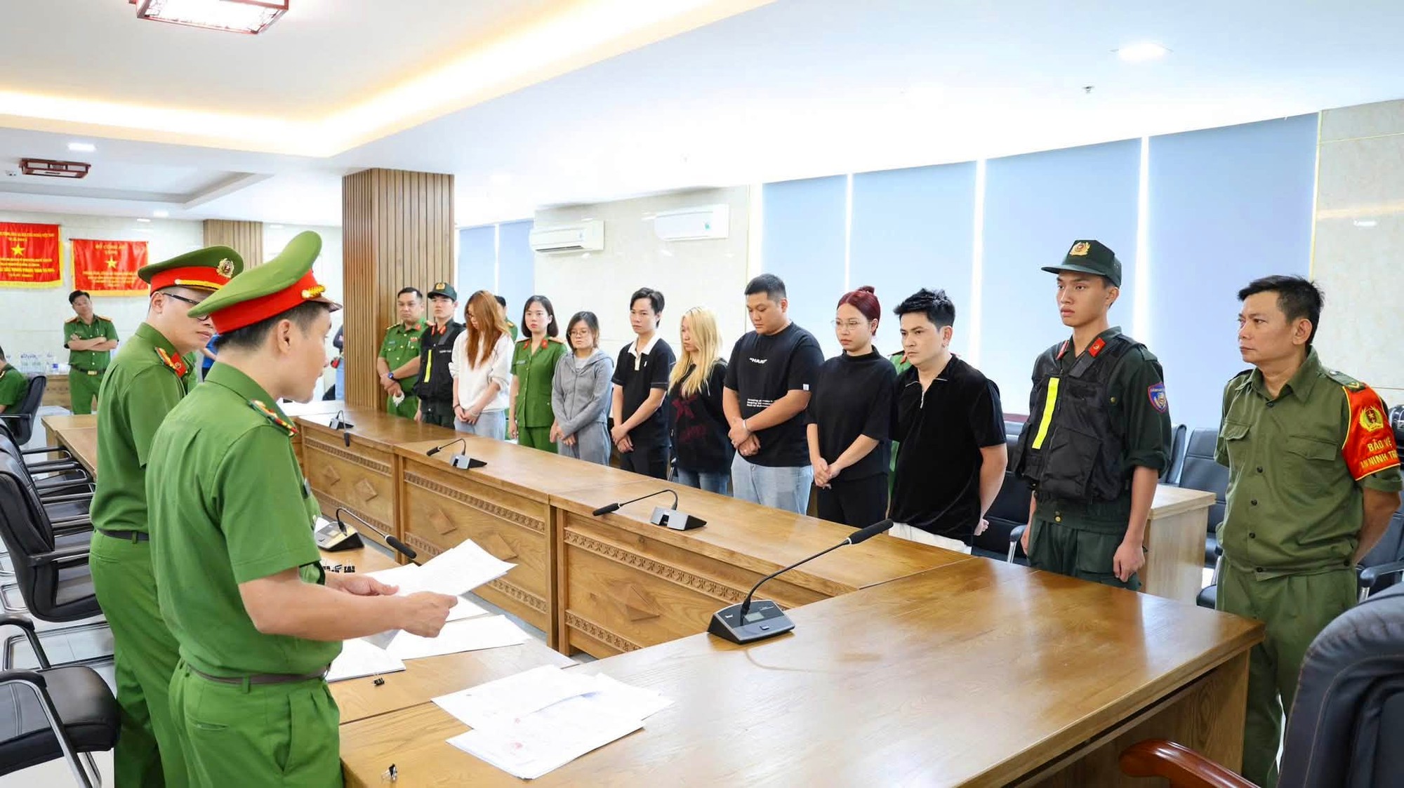 7 người ở quán bar bị khởi tố vì bán khí cười: Nhân viên cũng có thể ‘dính án’ - Ảnh 1.
