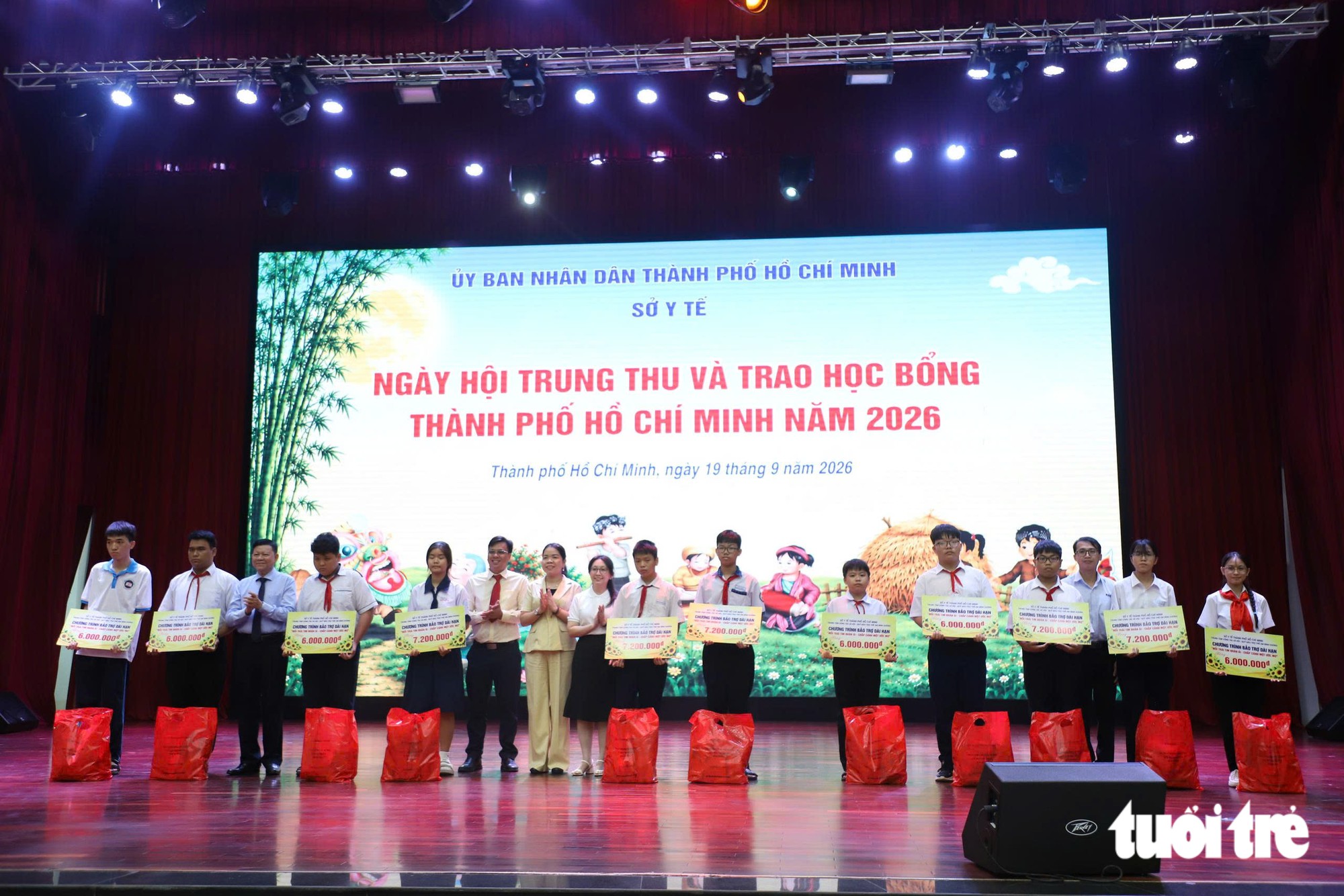 Quà Trung thu 1 , 6 tỉ đồng cho trẻ khó khăn tại TP . HCM trong năm 2026 - Ảnh 2.