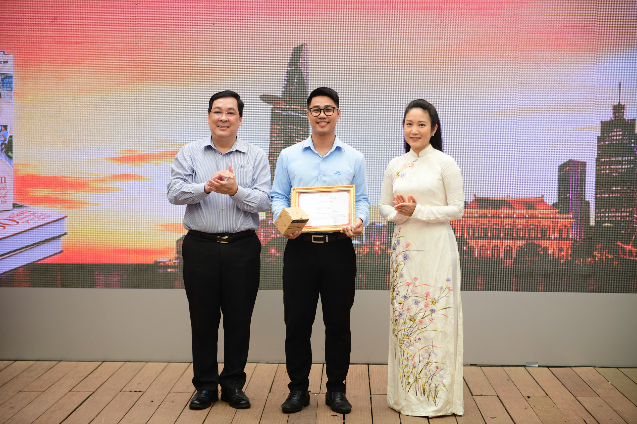 Trao giải và ra mắt sách 50 năm thành phố nghĩa tình của tôi: Câu chuyện ấy vẫn đang tiếp diễn - Ảnh 6.