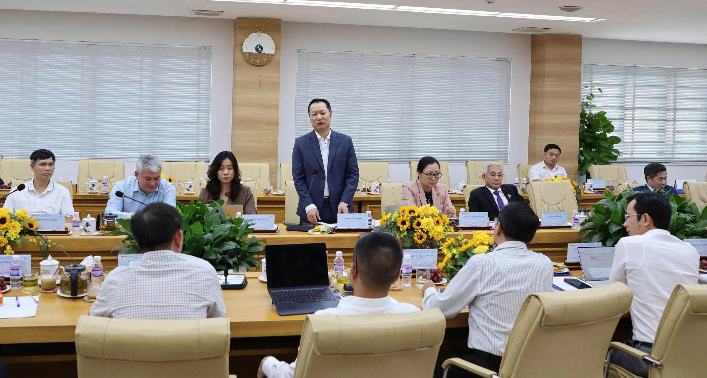 Tư vấn tuyển sinh 2027: Tăng hướng nghiệp, hiểu mình và hiểu thị trường lao động - Ảnh 2.