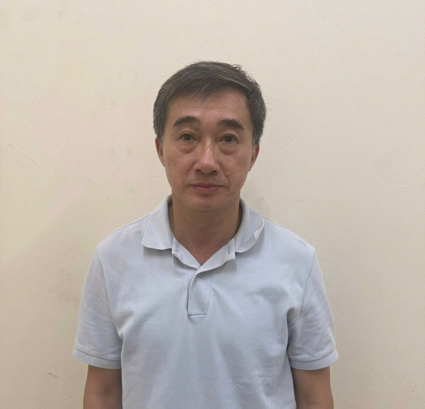Bắt tạm giam Thứ trưởng Bộ Y tế Trần Văn Thuấn - Ảnh 1.