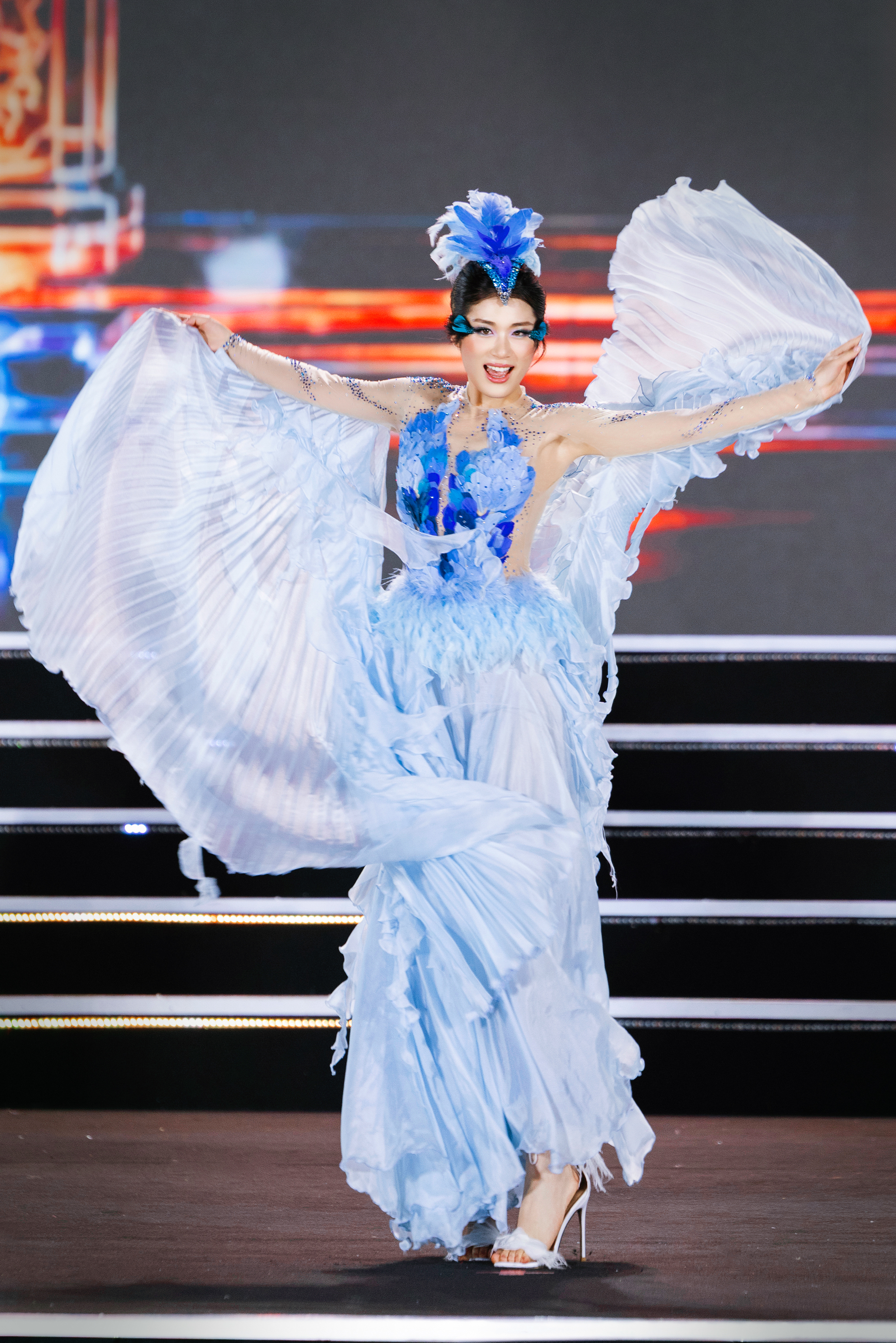 Bảo Ngọc hóa thiếu nữ Tây Bắc trên sân khấu Miss World 2026 - Ảnh 15.