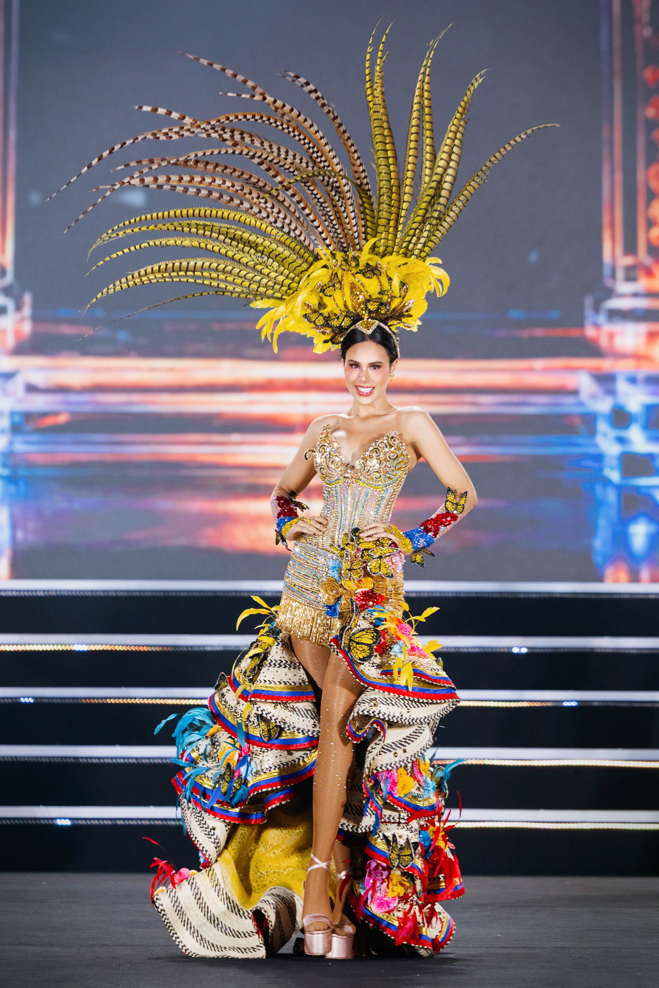 Bảo Ngọc hóa thiếu nữ Tây Bắc trên sân khấu Miss World 2026 - Ảnh 13.