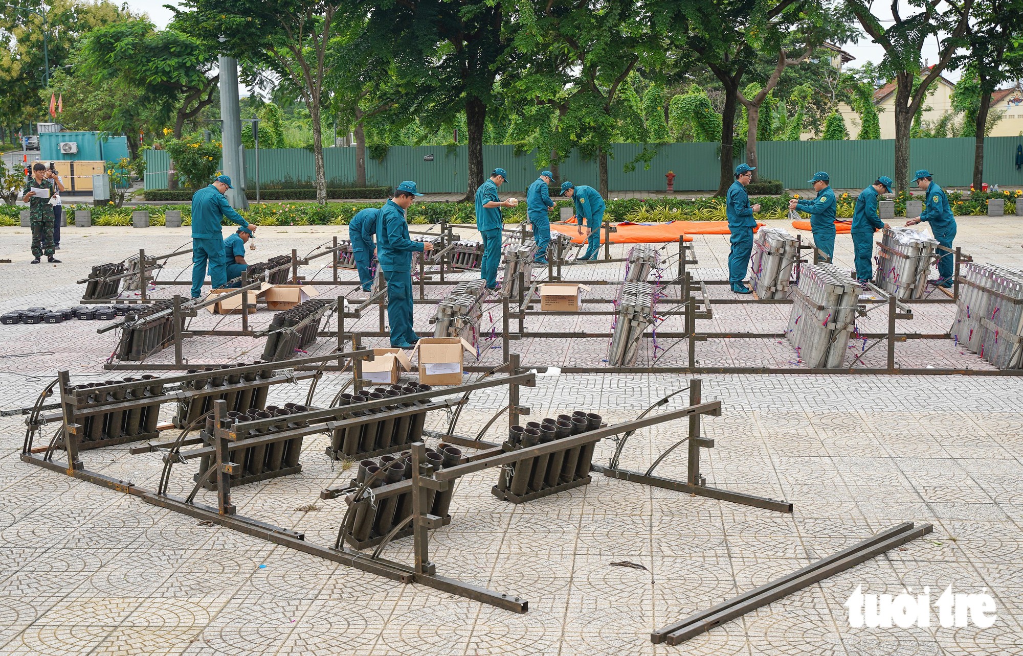 1.200 quả pháo hoa tầm cao tại trận địa đầu hầm sông Sài Gòn đã sẵn sàng cho tối 2-9 - Ảnh 3.
