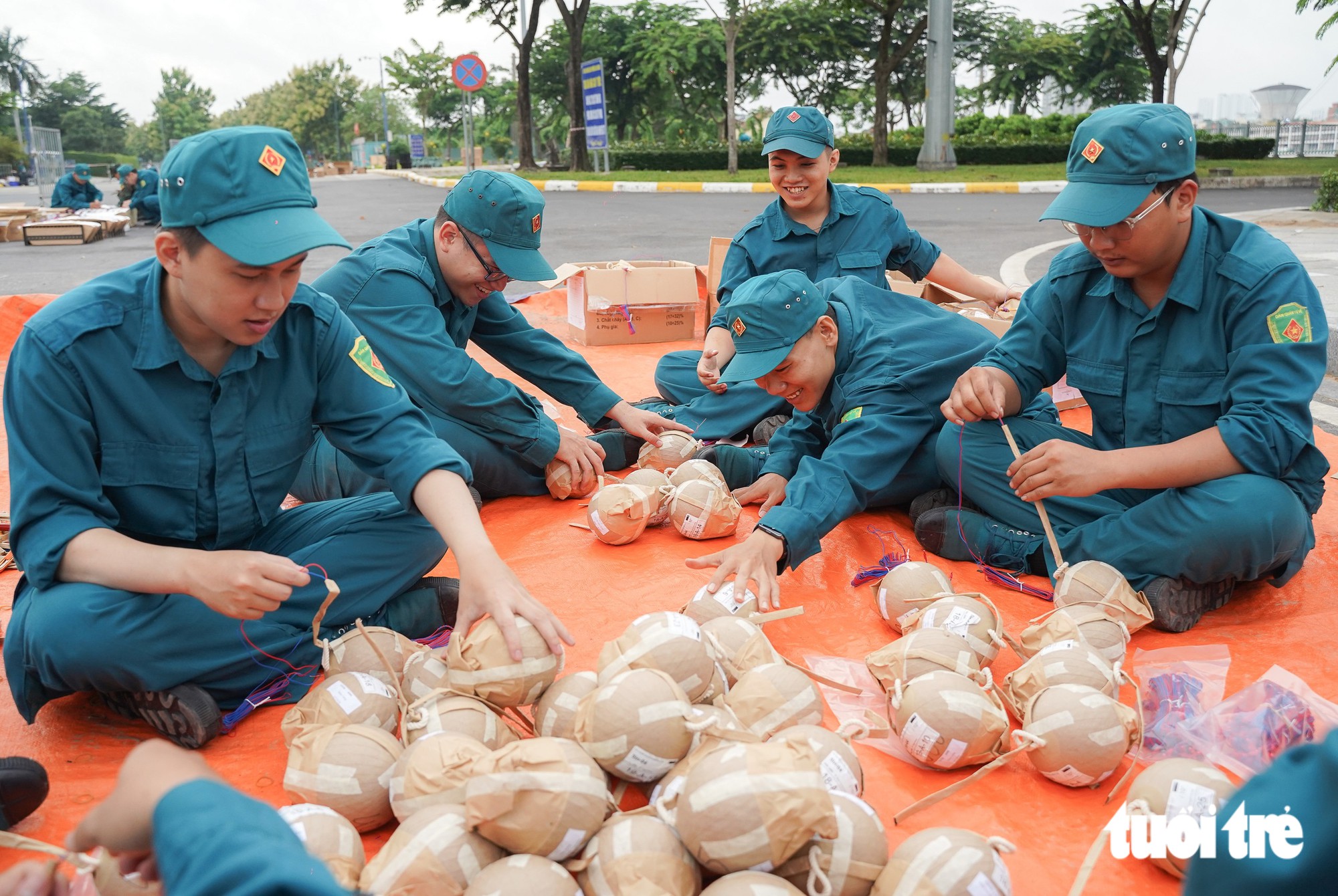 1.200 quả pháo hoa tầm cao tại trận địa đầu hầm sông Sài Gòn đã sẵn sàng cho tối 2-9 - Ảnh 4.