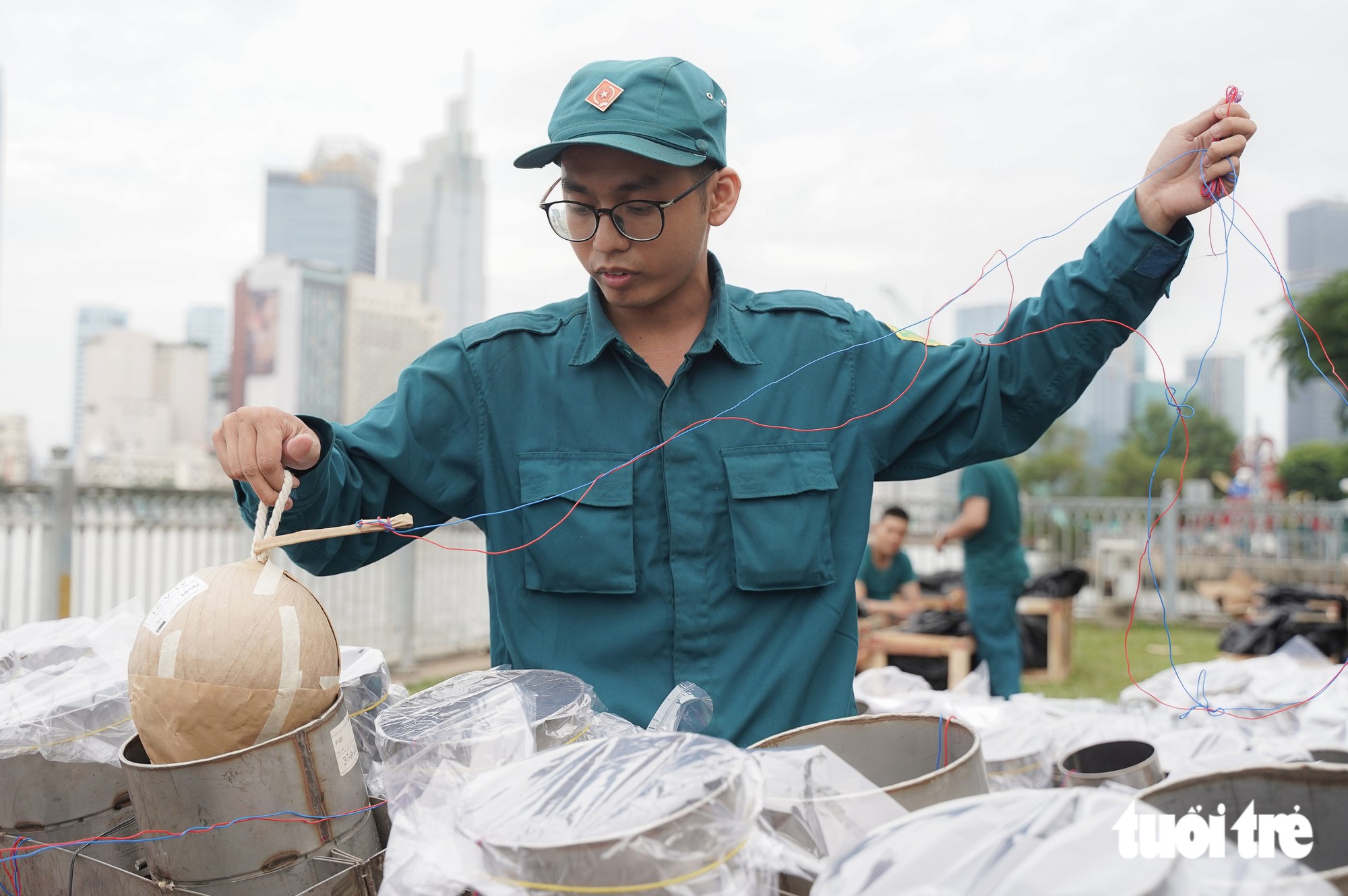 1.200 quả pháo hoa tầm cao tại trận địa đầu hầm sông Sài Gòn đã sẵn sàng cho tối 2-9 - Ảnh 7.