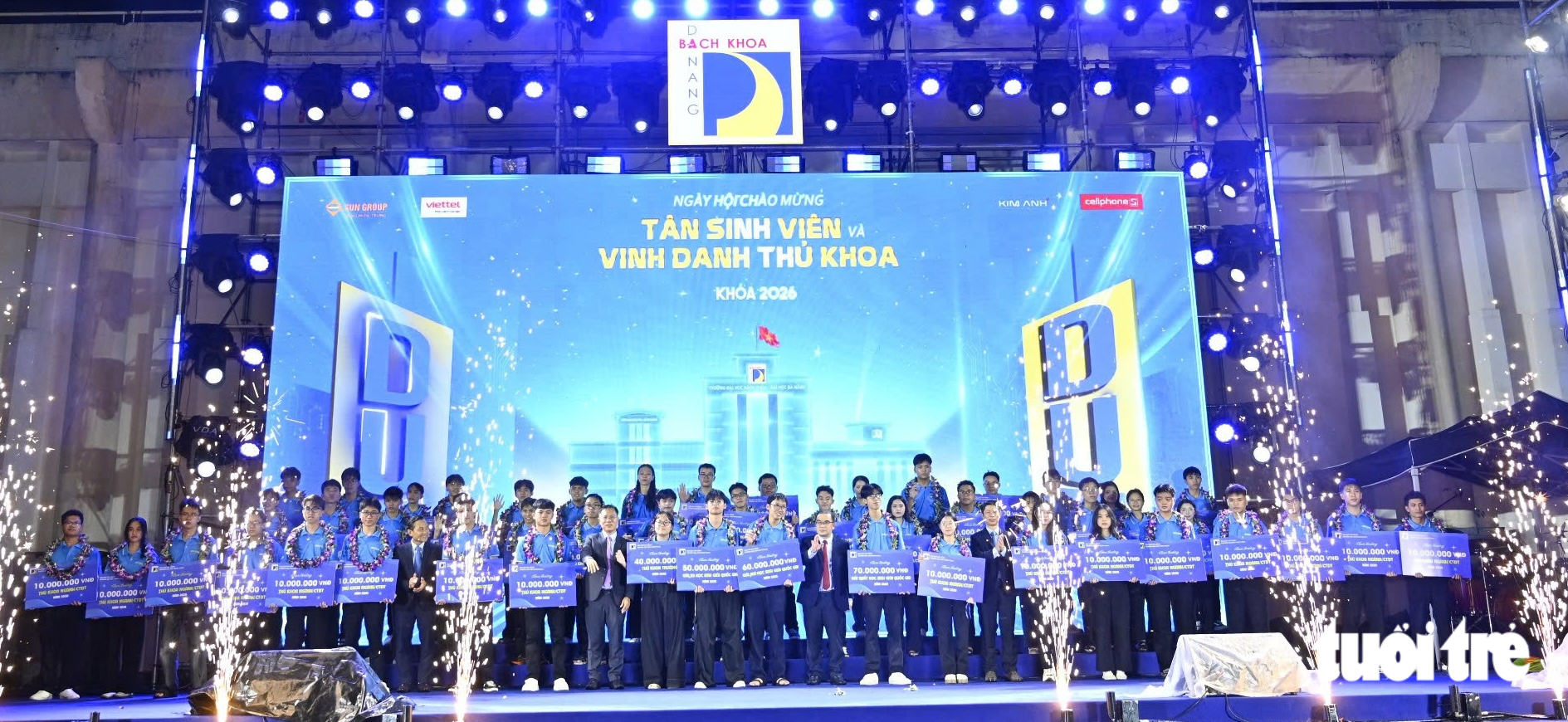 Bách khoa Đà Nẵng trao học bổng cho 4 tân sinh viên được Tuổi Trẻ giới thiệu - Ảnh 3.