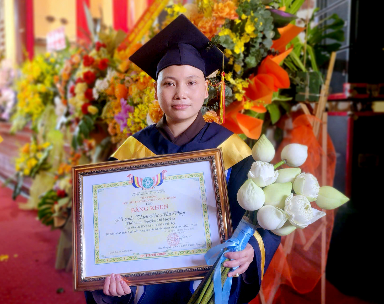 Sư cô tốt nghiệp thủ khoa Học viện Phật giáo Việt Nam - Ảnh 2.