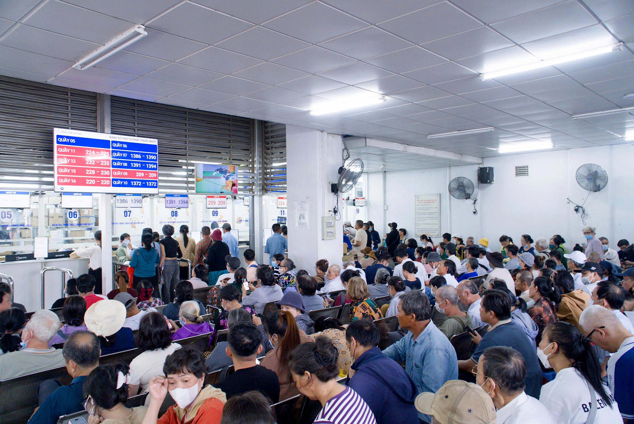Giảm quá tải BV tuyến cuối: Người bệnh mạn tính ổn định không nhất thiết phải đến BV mỗi tháng - Ảnh 2.