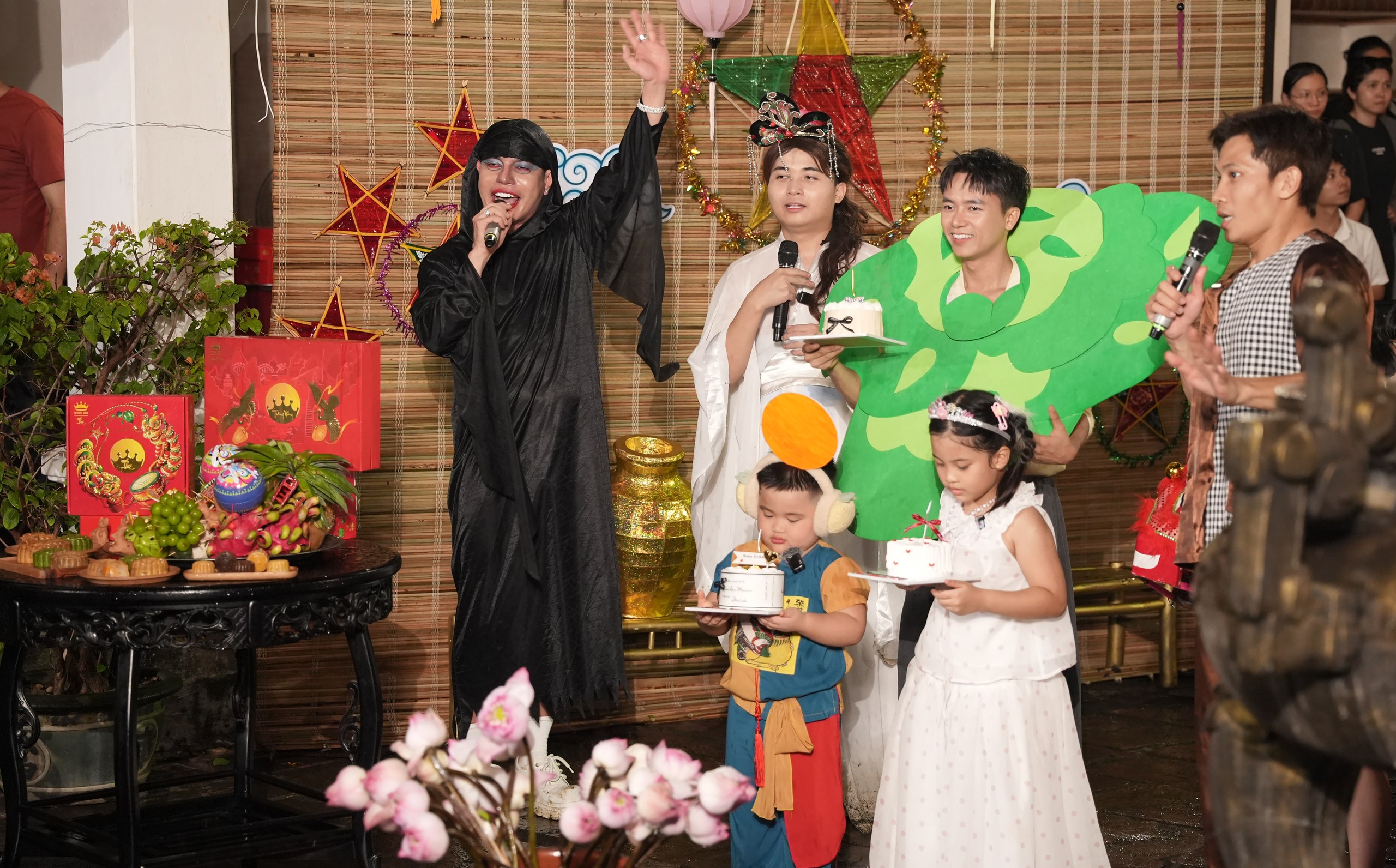 Bùi Công Nam bỗng dưng làm bố của 5 con: đáng yêu và hỗn loạn - Ảnh 4.