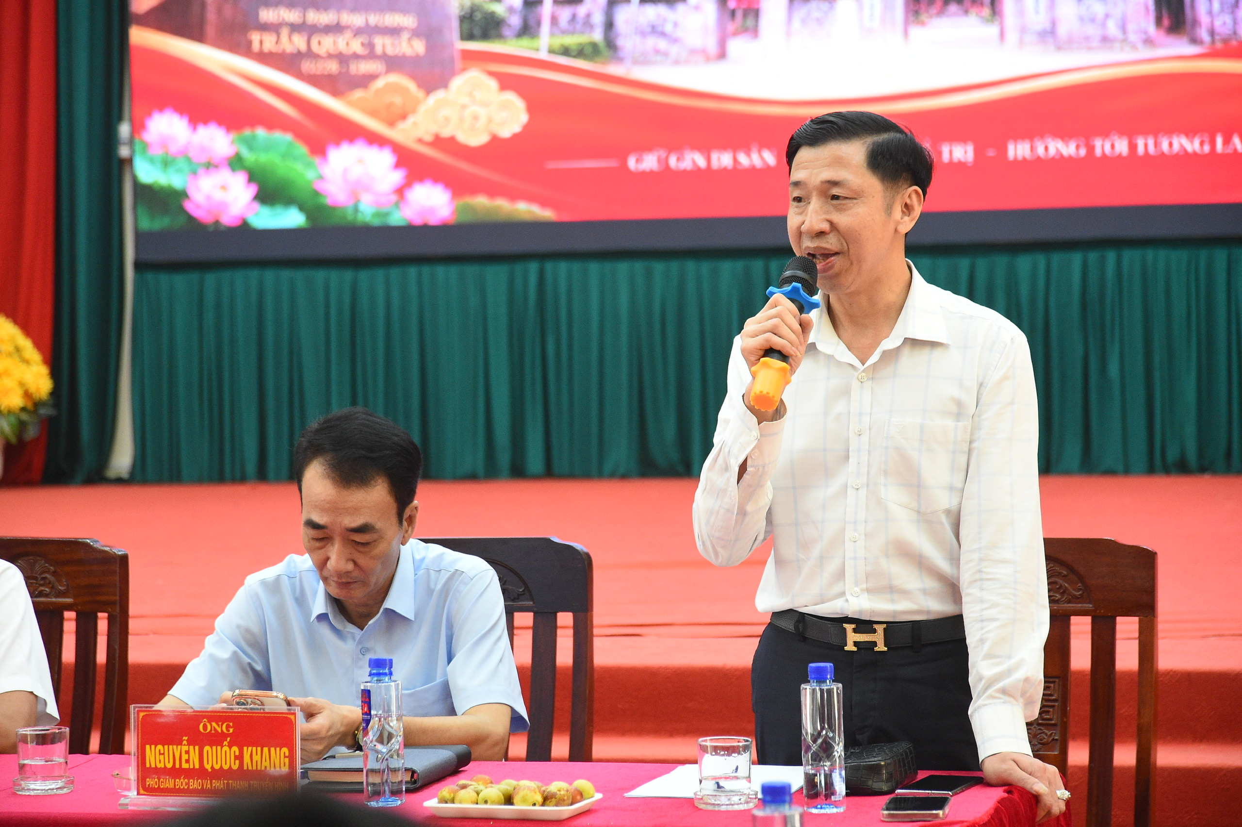 11 giá hầu đồng liên tục ở Lễ hội đền Trần Thương - Ảnh 2.