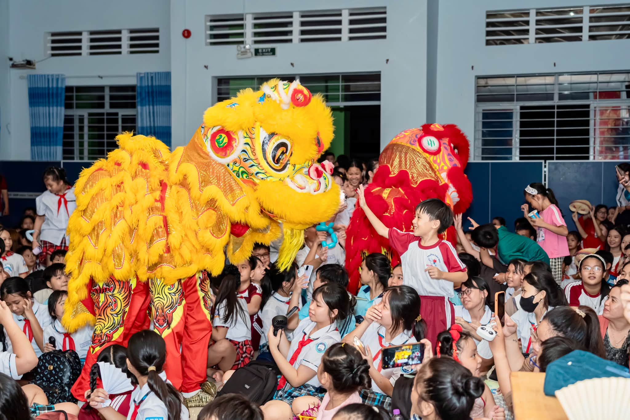 Thiếu nhi rộn ràng đón Tết Trung thu 2026 với lồng đèn và mặt nạ sáng tạo - Ảnh 2.