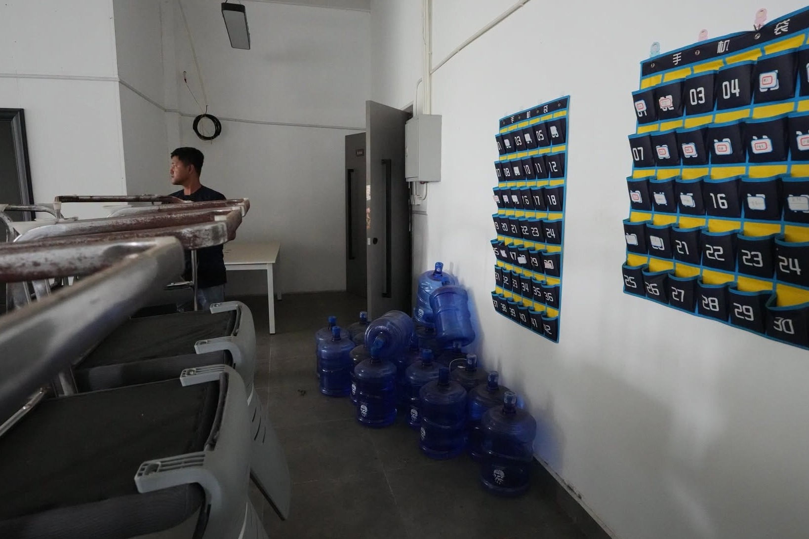 Lần đầu lộ diện 'hang ổ lừa đảo' từng chứa 20.000 người tại Campuchia - Ảnh 3.