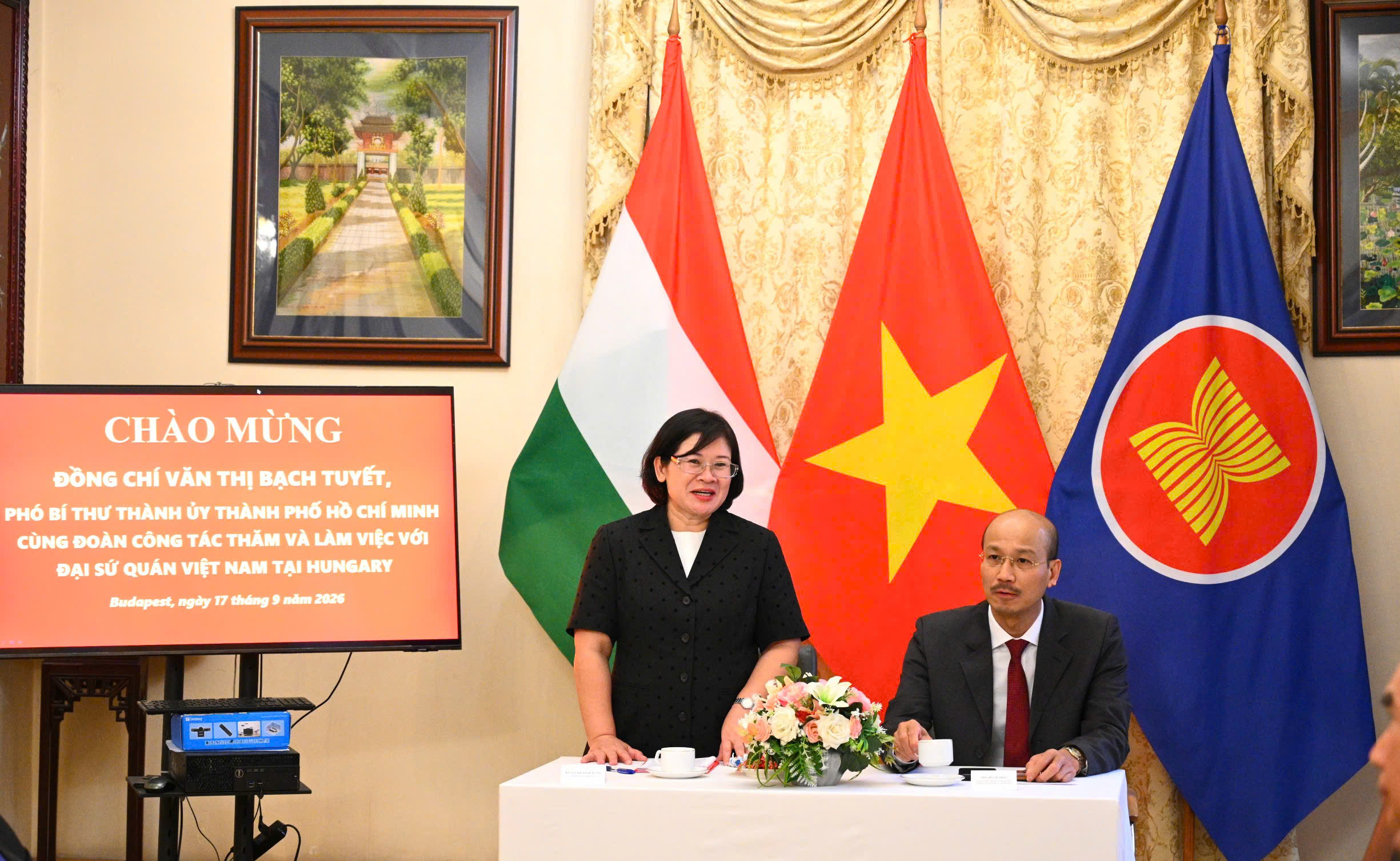 Phó Bí thư Thành ủy Văn Thị Bạch Tuyết thăm, làm việc tại Pháp và Hungary - Ảnh 5.