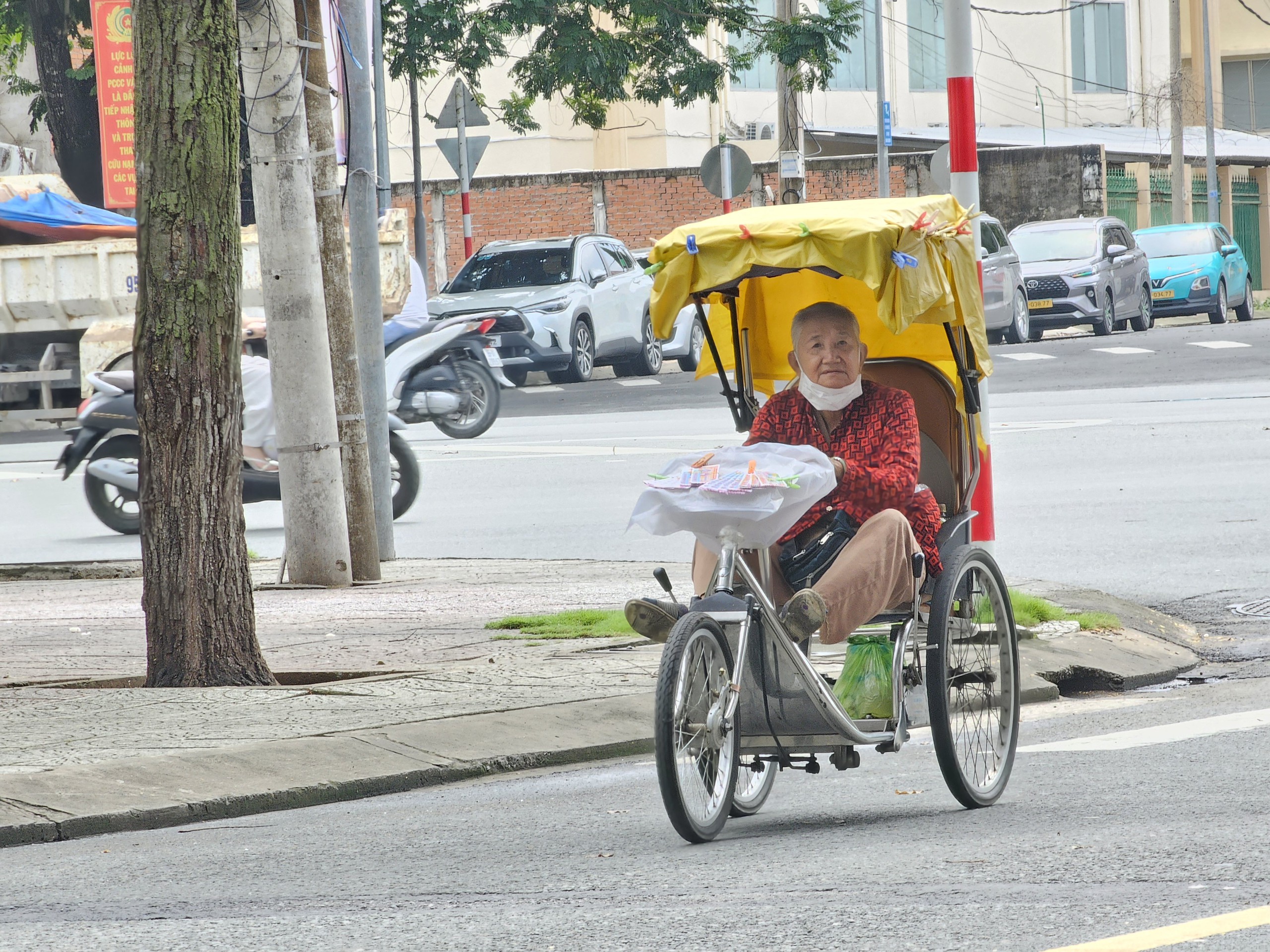 Đoàn xổ số Cần Thơ, Sóc Trăng tham quan những địa điểm nổi tiếng nào ở Châu Âu, Nhật Bản, Dubai? - Ảnh 2.