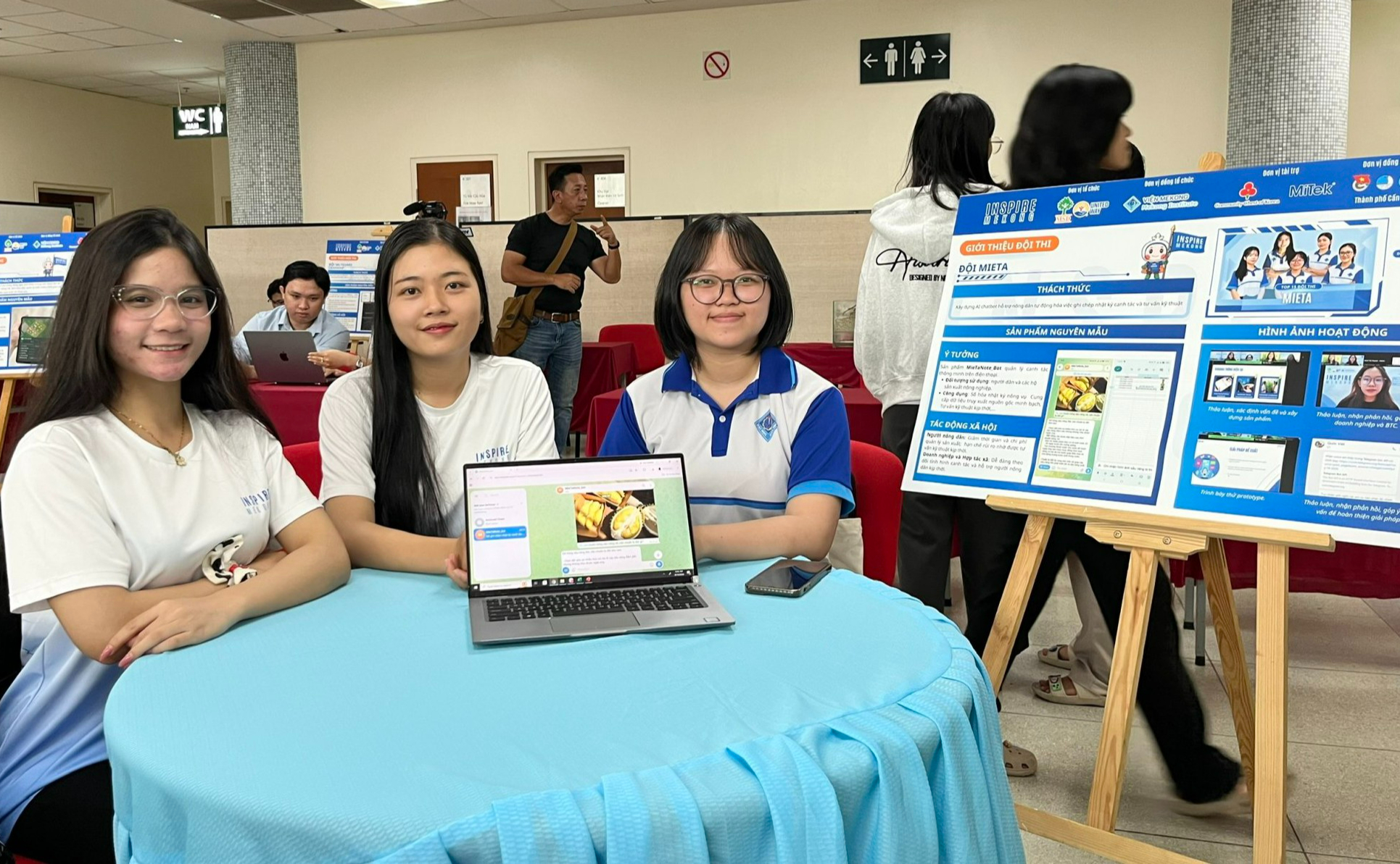 Nhóm nữ sinh viên sư phạm phát triển chatbot AI hỗ trợ nông dân trồng sầu riêng vùng Đồng bằng sông Cửu Long - Ảnh 1.